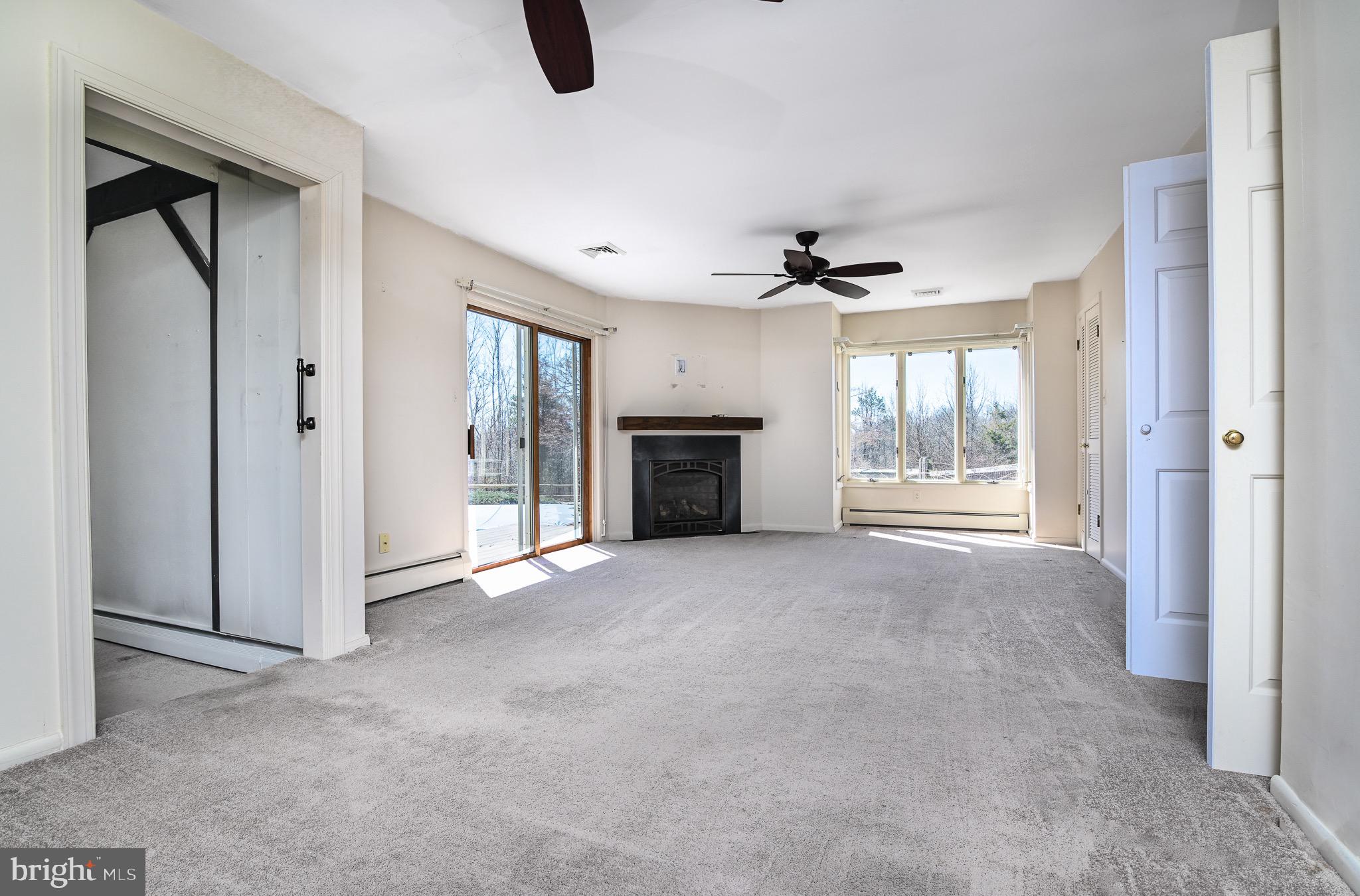 HUNTVIEW AT HORSES - Residential