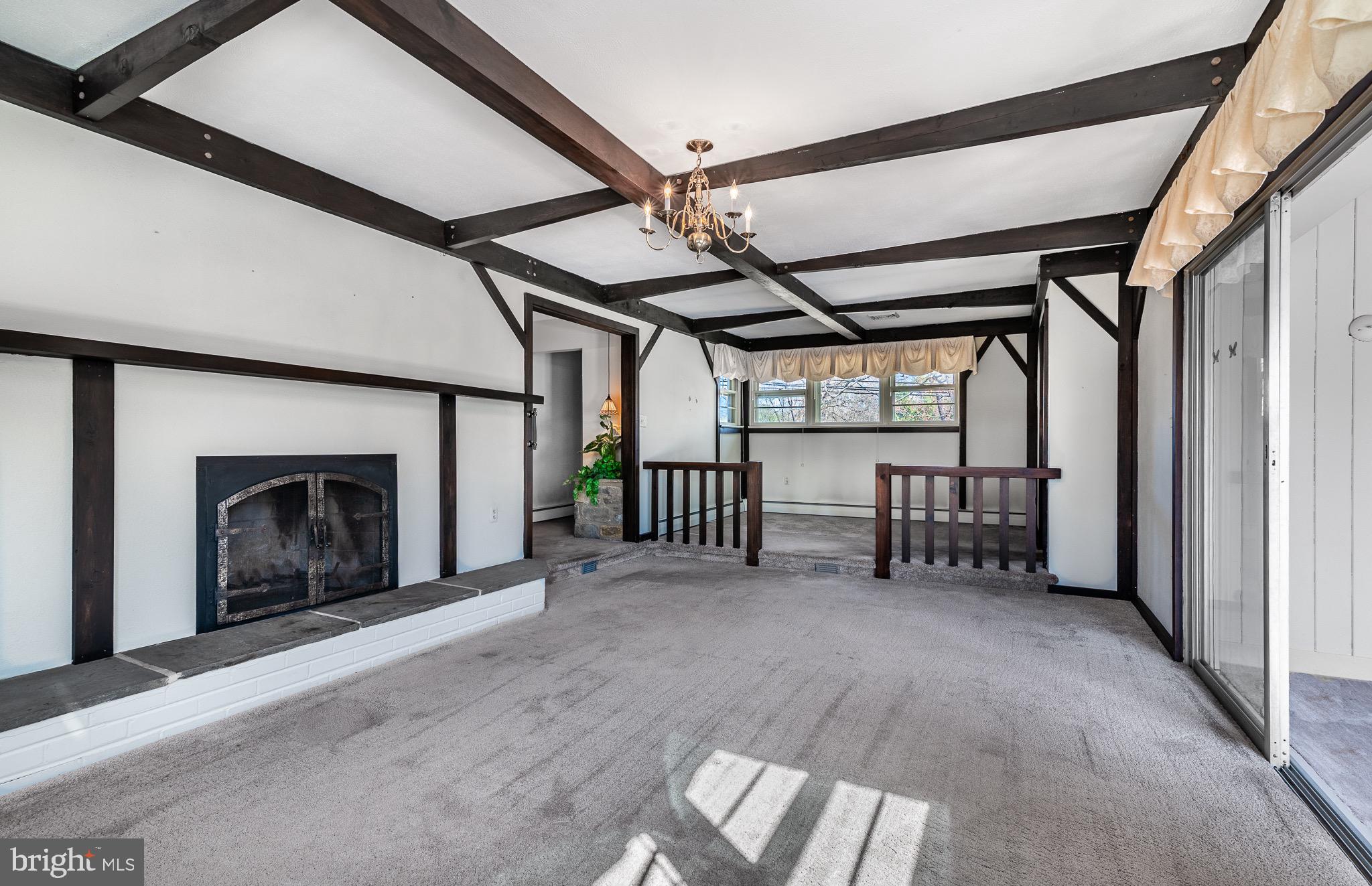 HUNTVIEW AT HORSES - Residential