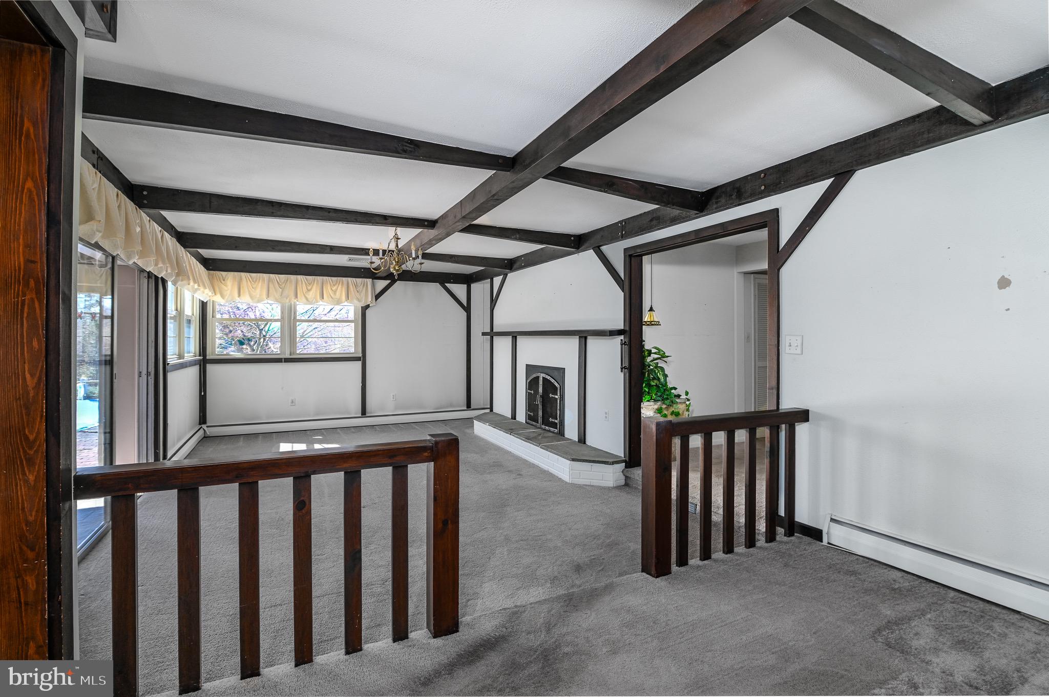 HUNTVIEW AT HORSES - Residential