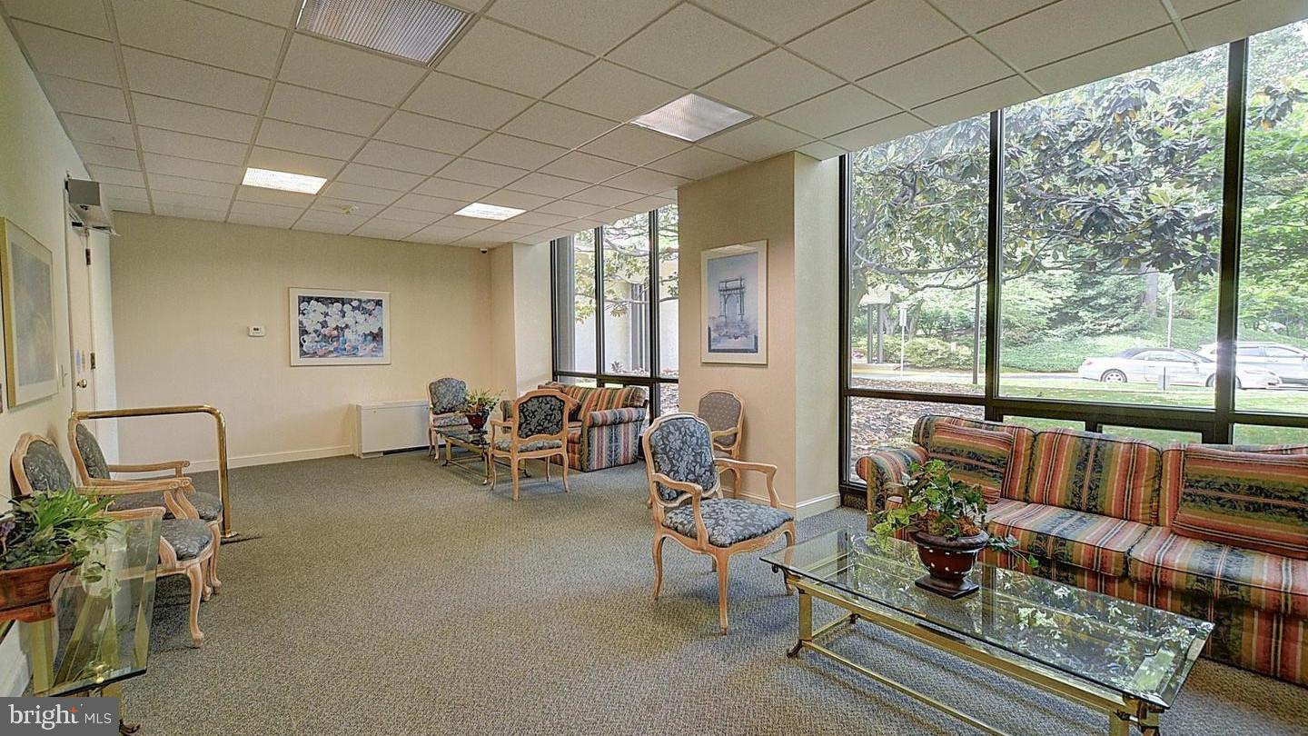 PROMENADE TOWERS - Residential