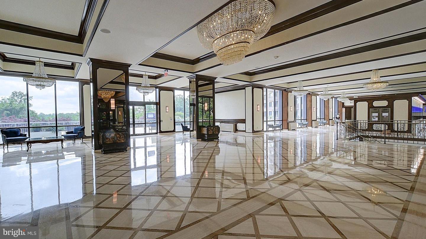 PROMENADE TOWERS - Residential