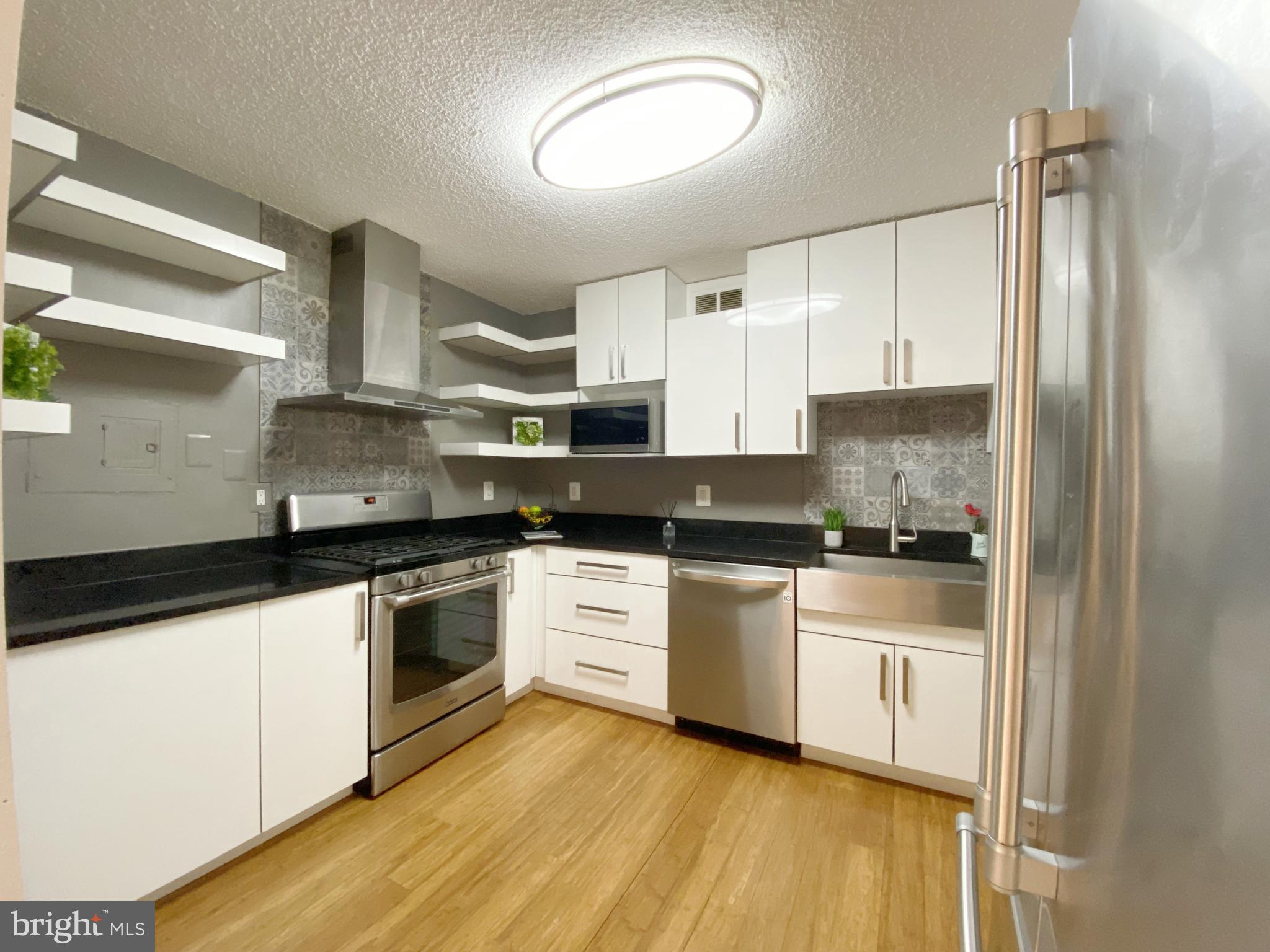 PROMENADE TOWERS - Residential