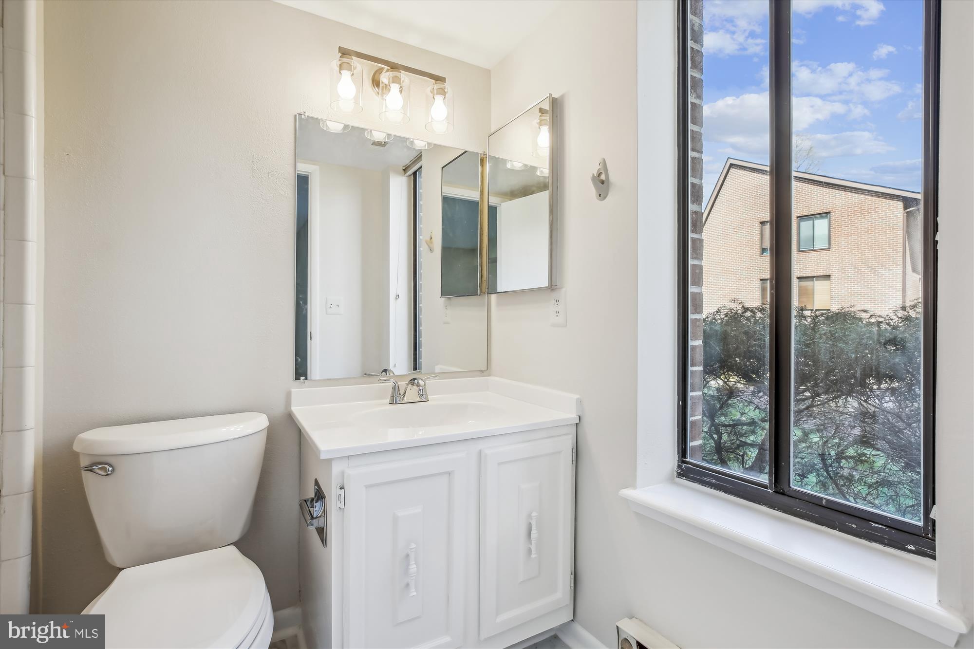 LEISURE WORLD - Residential