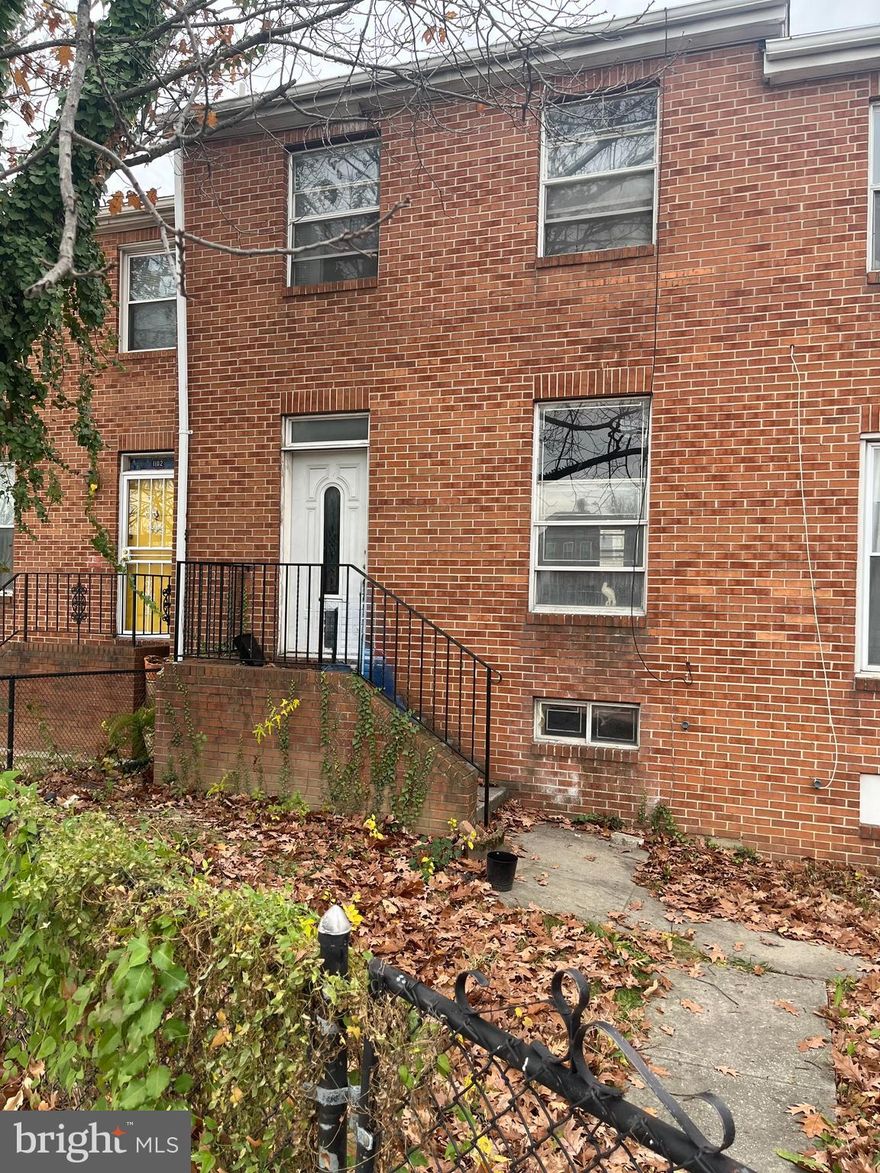 Come see this 3 bedroom, 1.5 bath single family home! Convenient to downtown Baltimore.  Great starter home for a young family! Possible investment property!