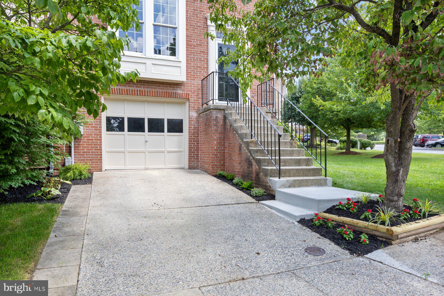6068 BARN HILL COURT