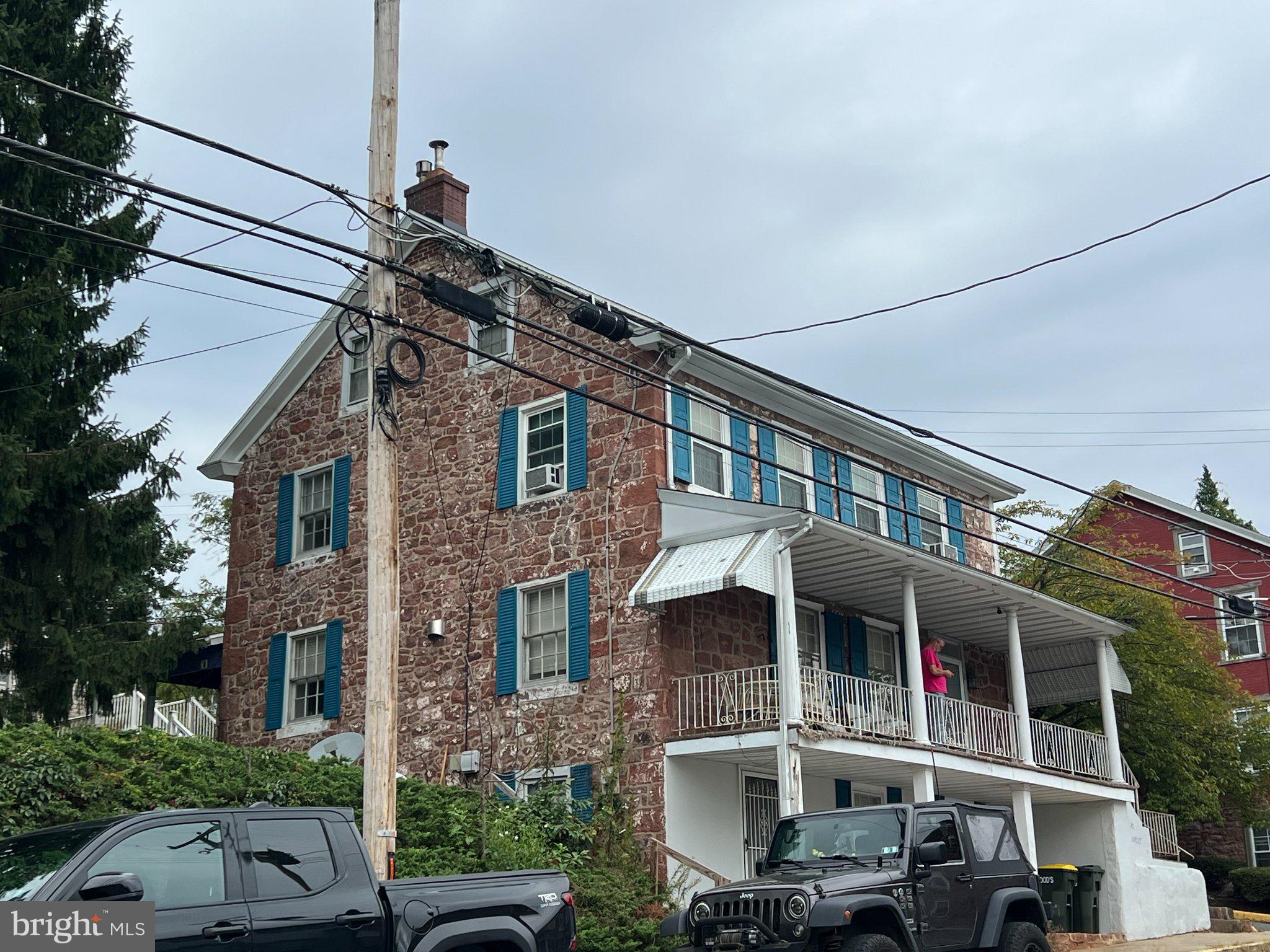 2 MAIN STREET W