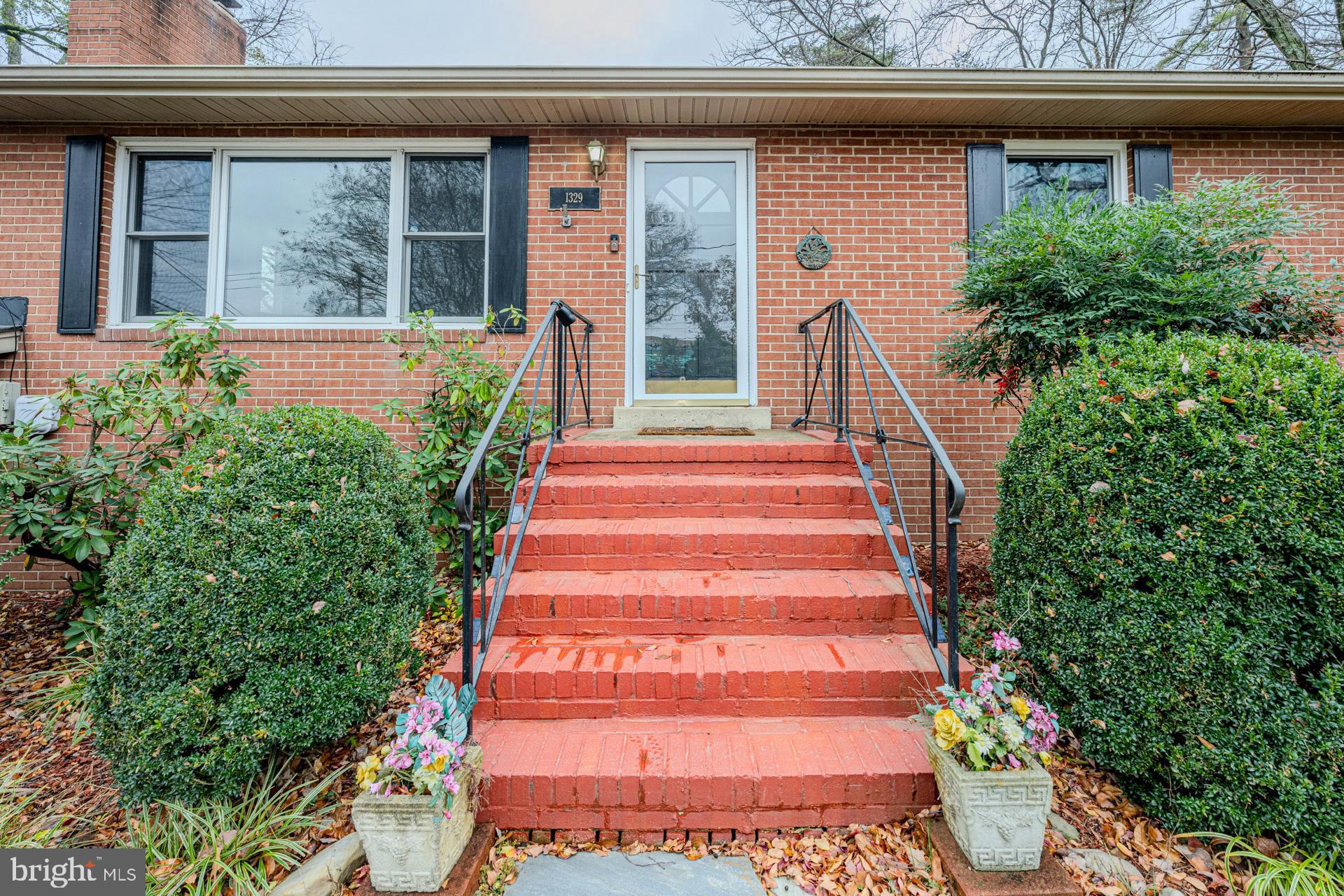 1329 DEVILS REACH ROAD