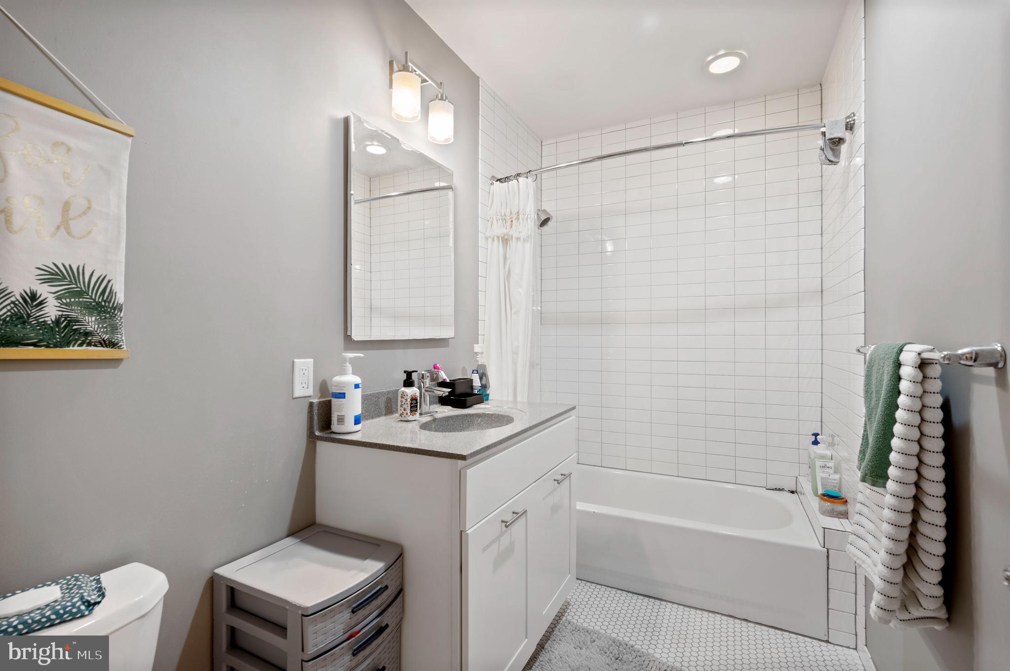 TEMPLE UNIVERSITY - Residential Lease