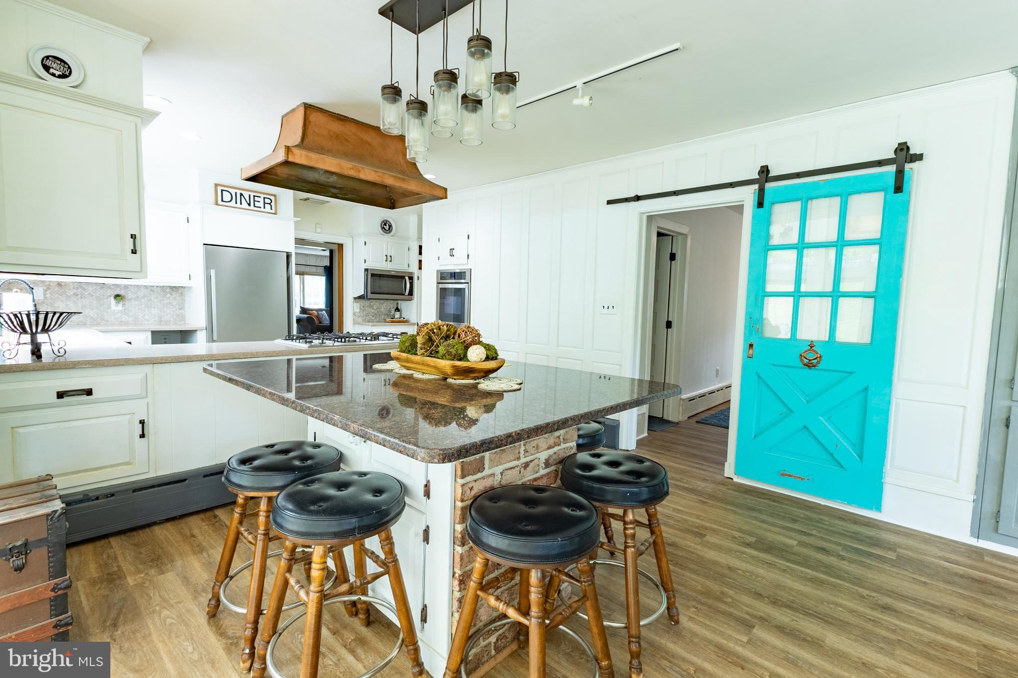 YORKVILLE - Residential