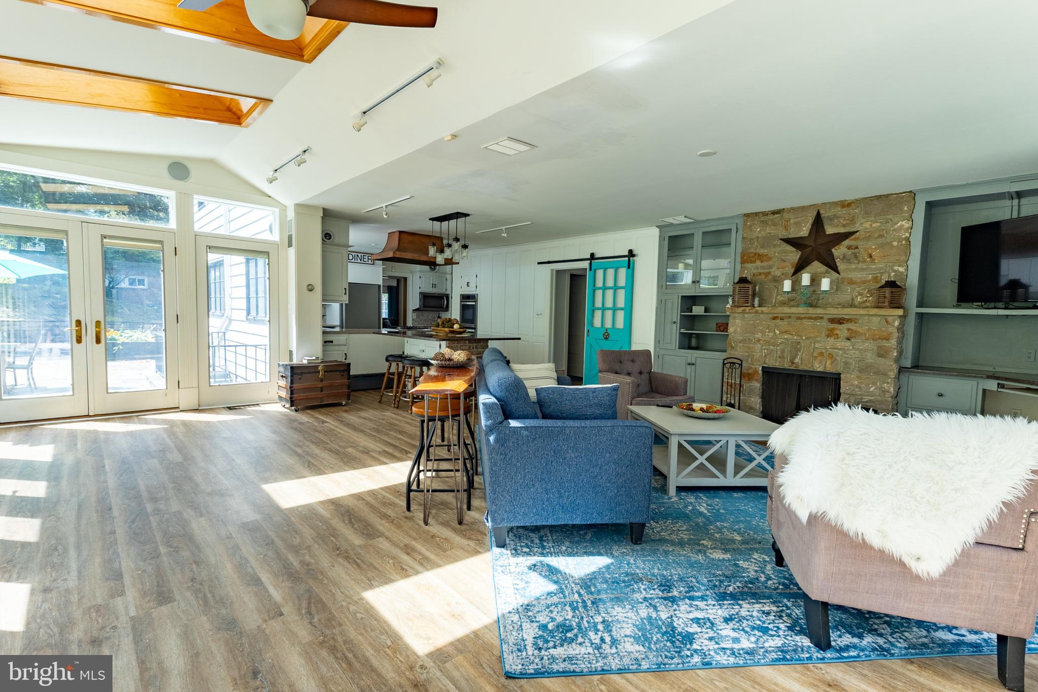 YORKVILLE - Residential