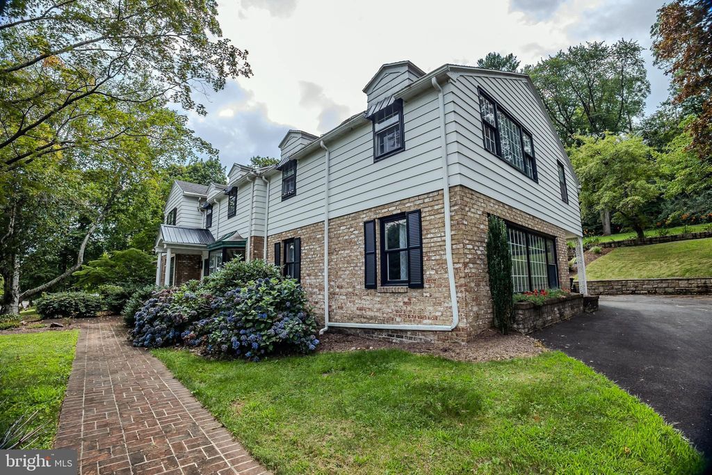 Photo of 1621 Howard Avenue, POTTSVILLE, PA 17901 (MLS # PASK2023090)