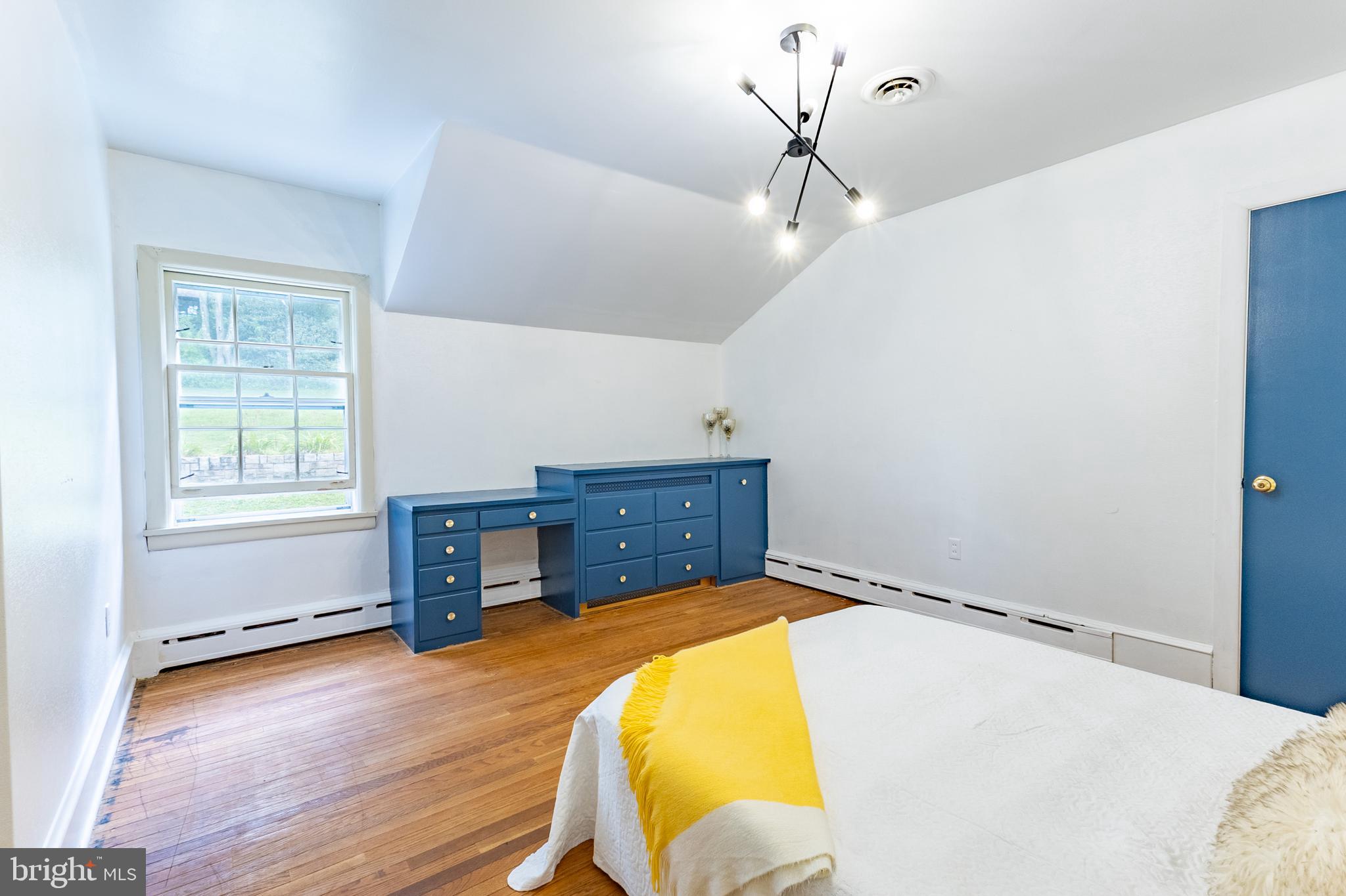 YORKVILLE - Residential