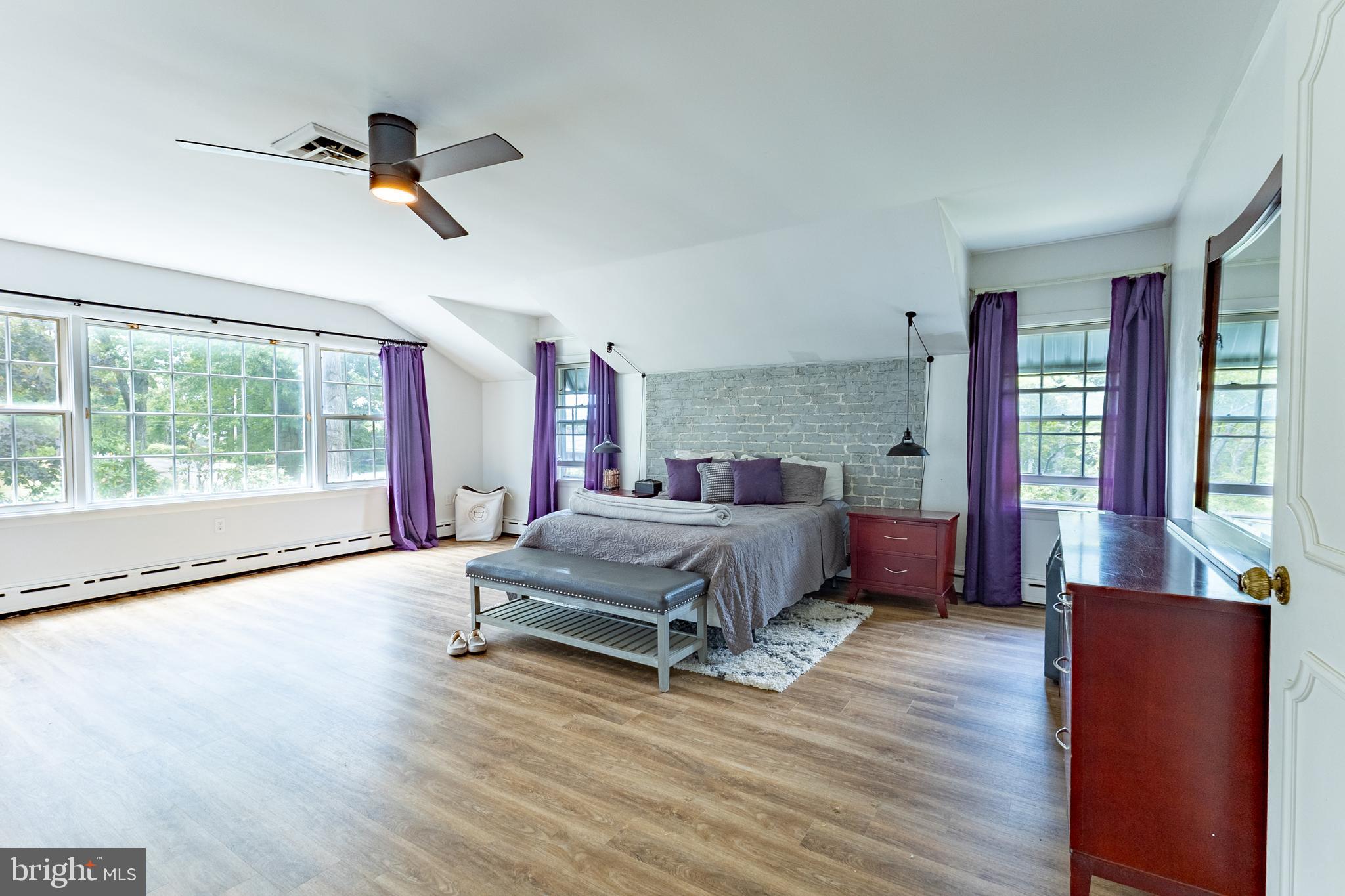 YORKVILLE - Residential