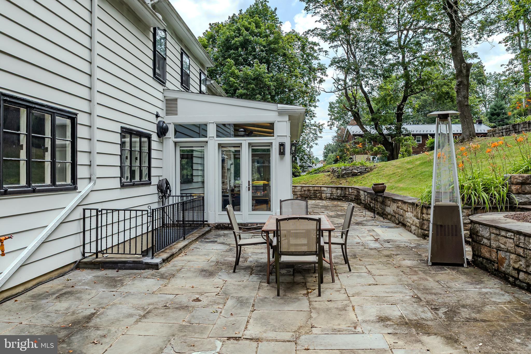 YORKVILLE - Residential