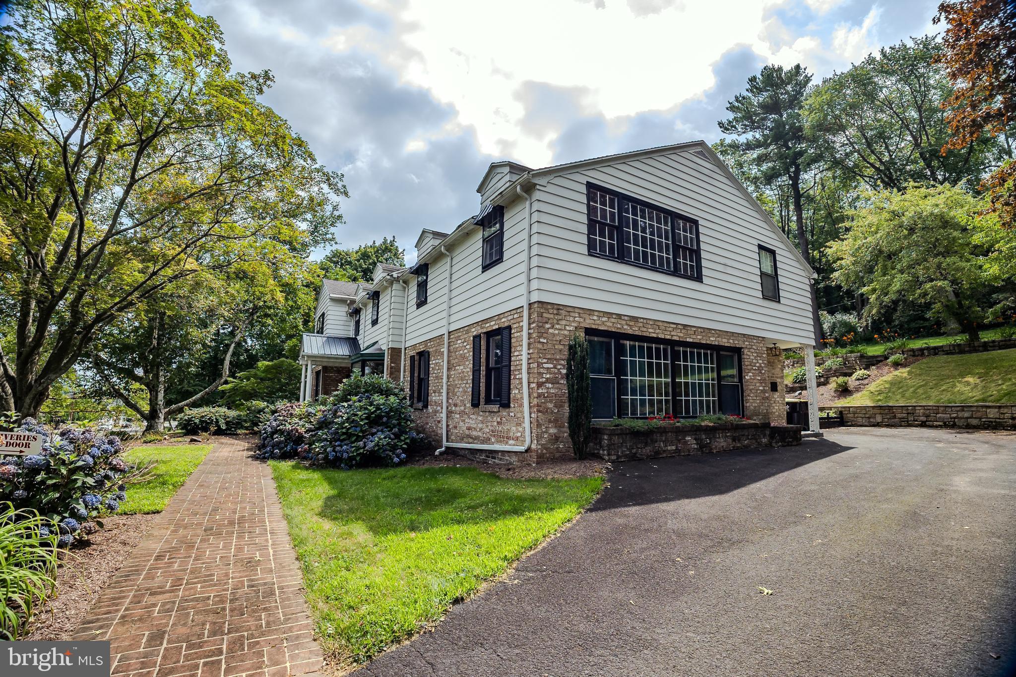 YORKVILLE - Residential