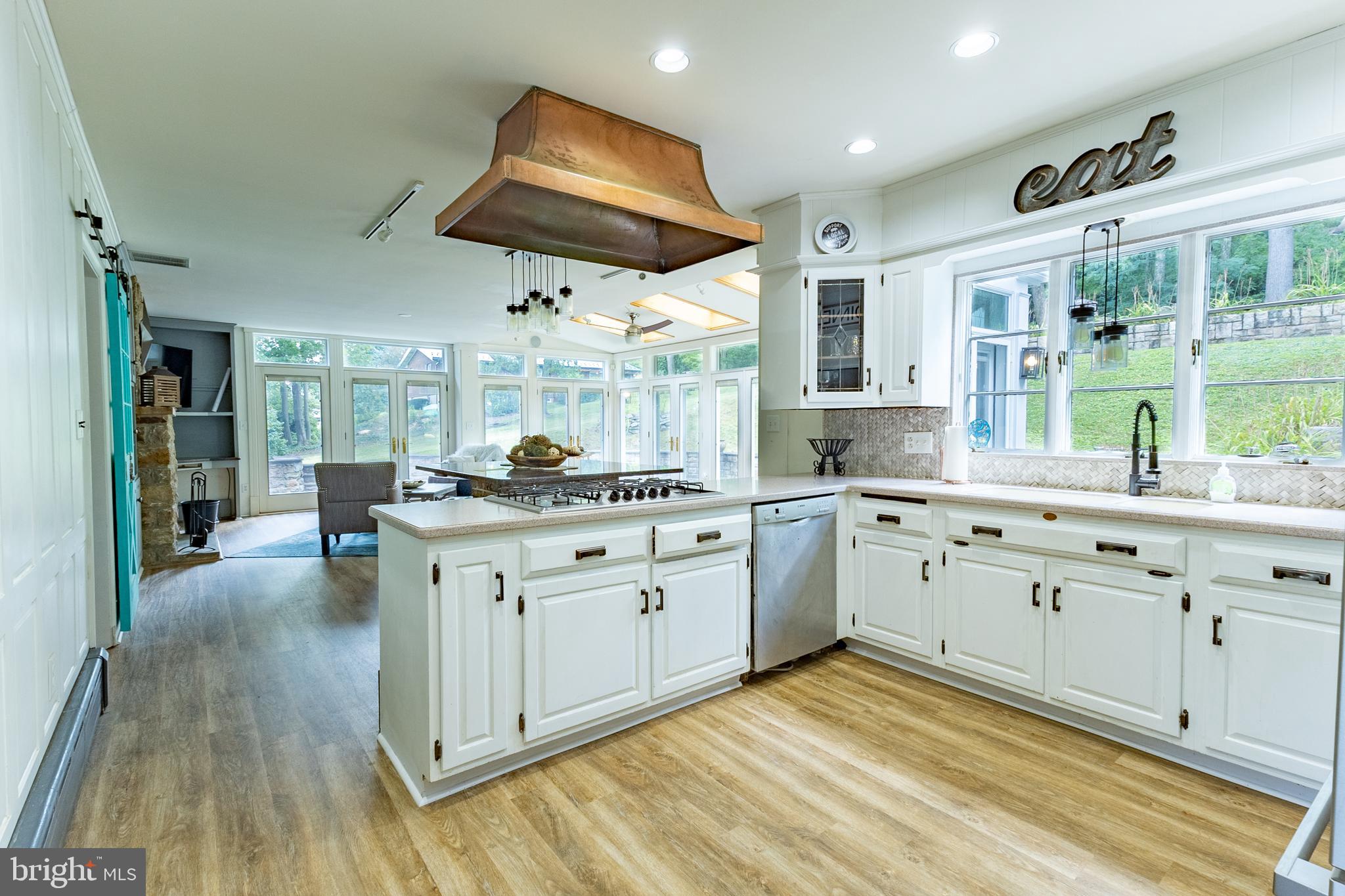 YORKVILLE - Residential