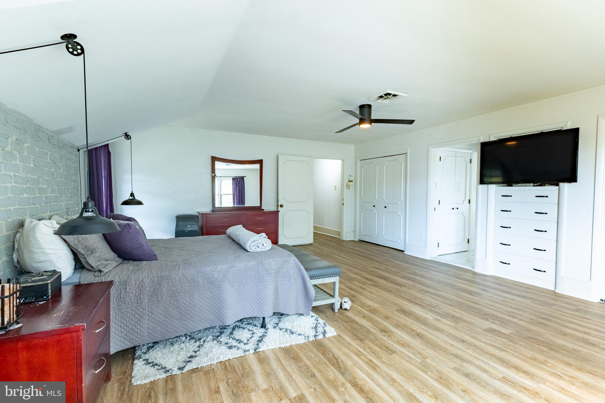 YORKVILLE - Residential