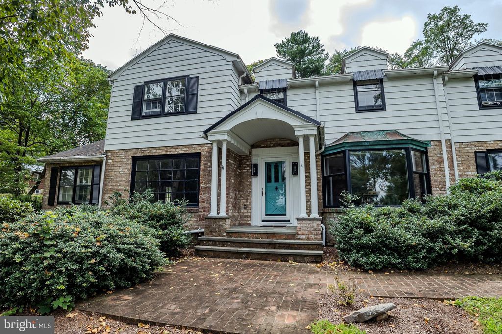 Photo of 1621 Howard Avenue, POTTSVILLE, PA 17901 (MLS # PASK2023090)