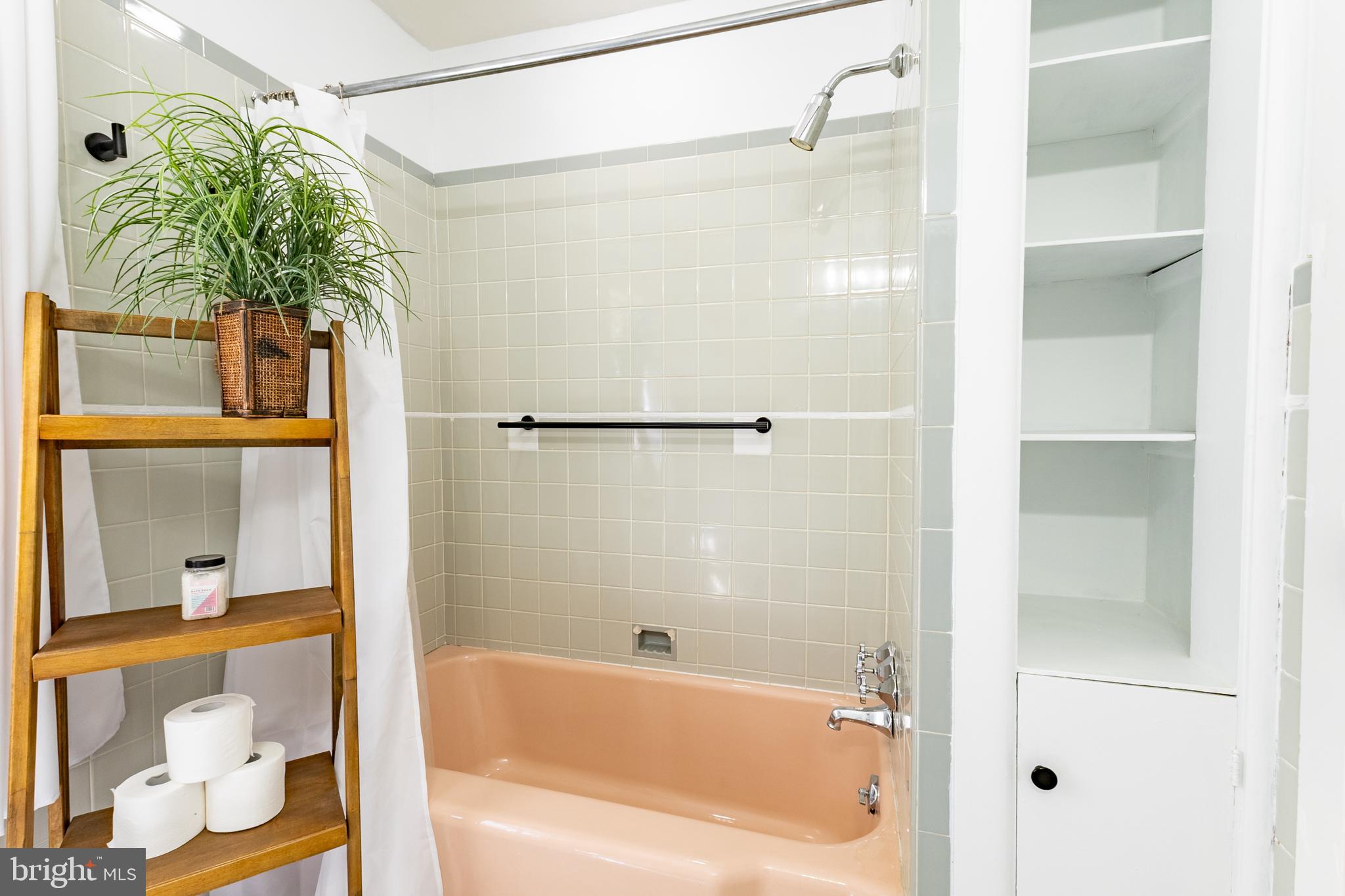 YORKVILLE - Residential