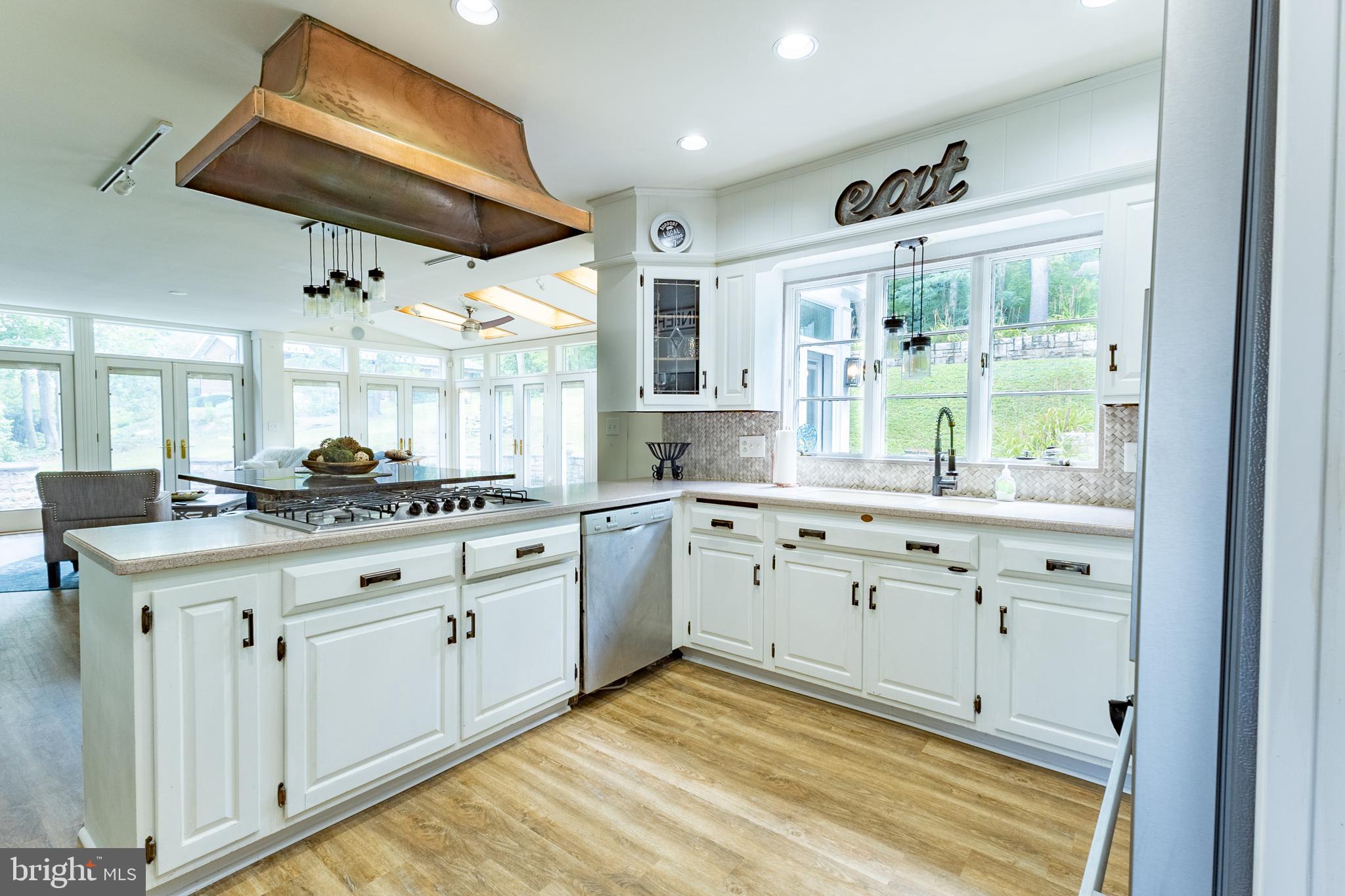 YORKVILLE - Residential