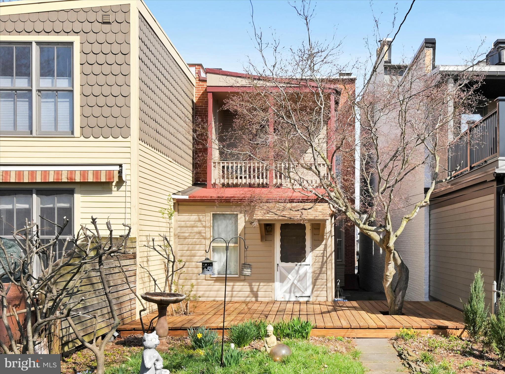 CHESTNUT HILL - Residential