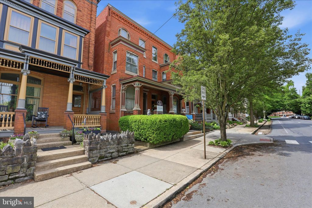 Photo of 640 W Chestnut Street, LANCASTER, PA 17603 (MLS # PALA2085198)