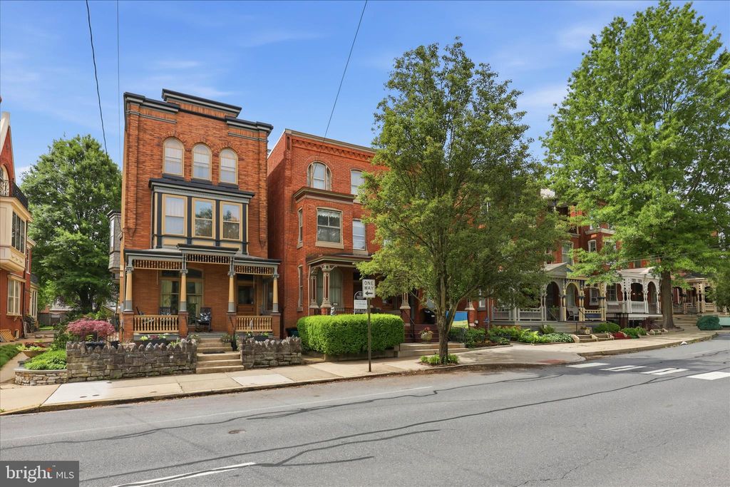 Photo of 640 W Chestnut Street, LANCASTER, PA 17603 (MLS # PALA2085198)