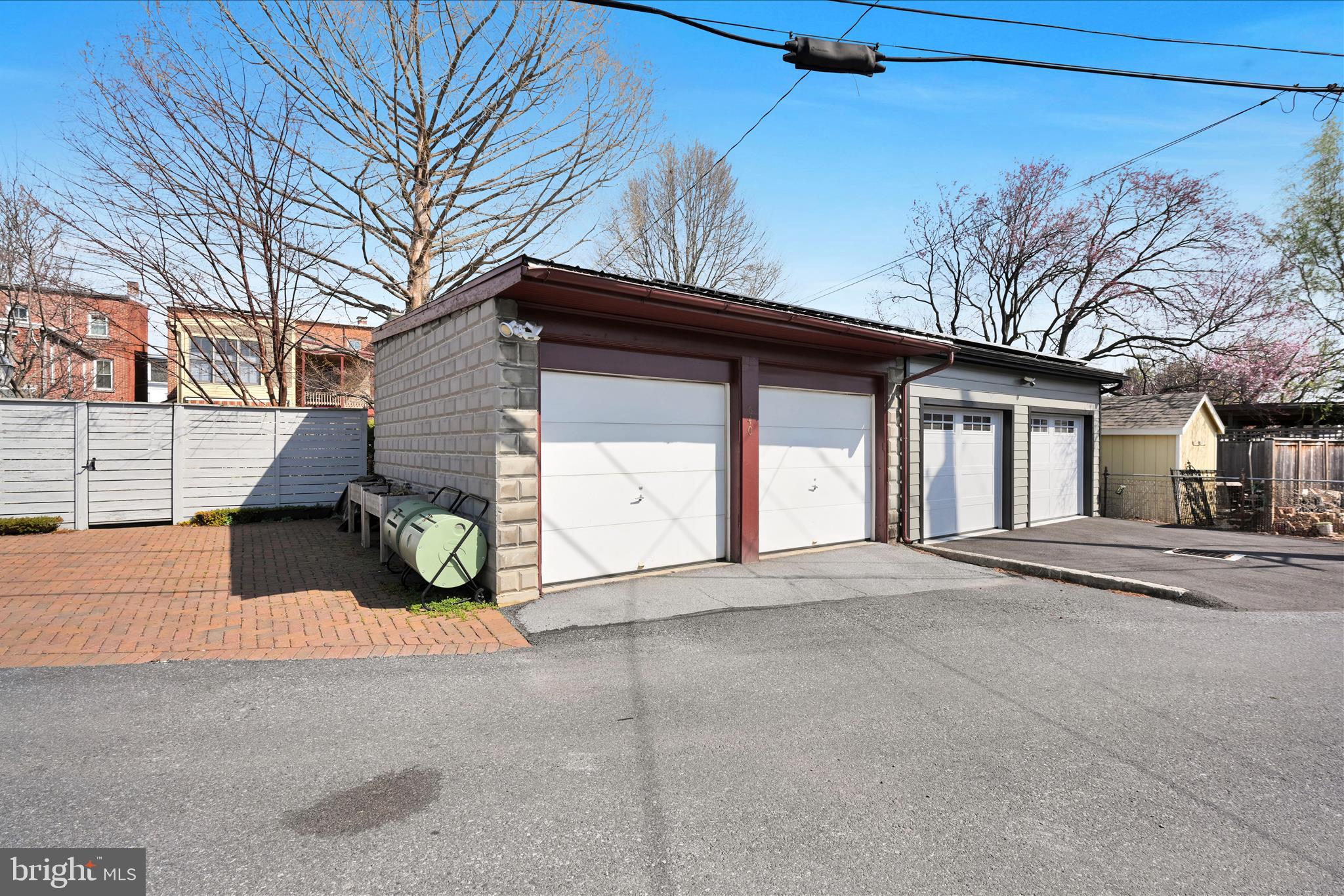 CHESTNUT HILL - Residential