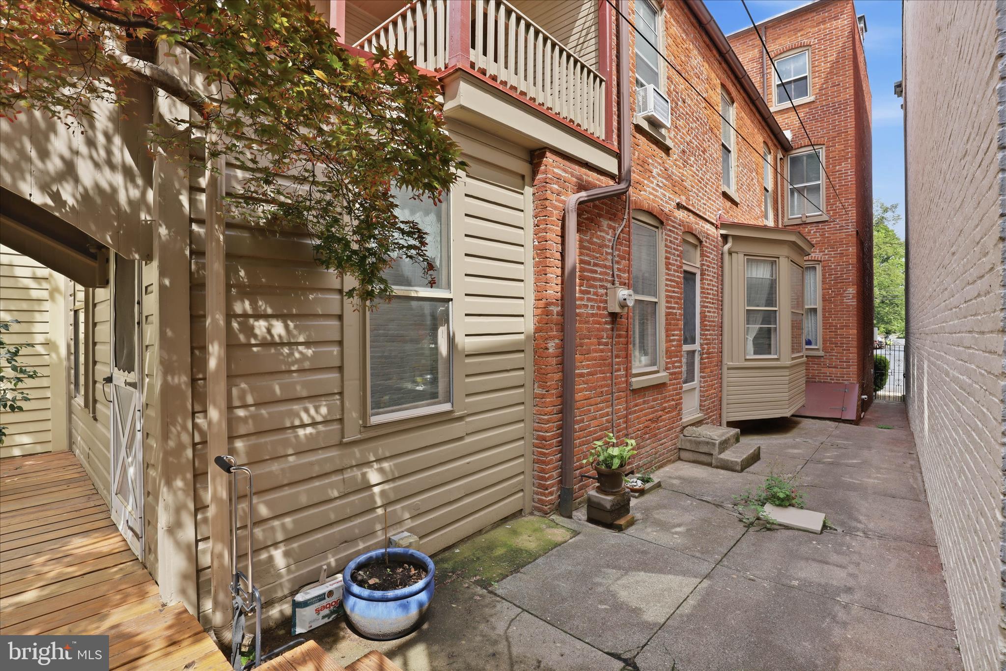 CHESTNUT HILL - Residential