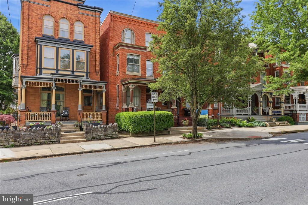Photo of 640 W Chestnut Street, LANCASTER, PA 17603 (MLS # PALA2085198)