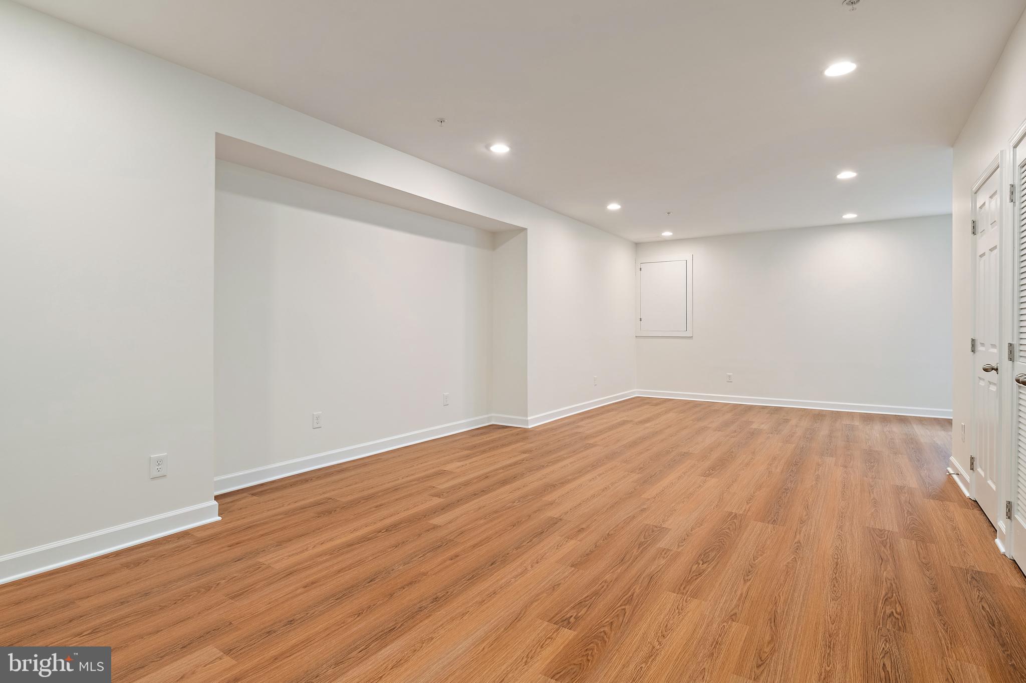 MURRAY HILL - Residential