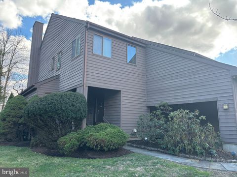 Townhouse For Sale - 8 Rebecca Court<br/> Mercer County, EWING, NJ 08628