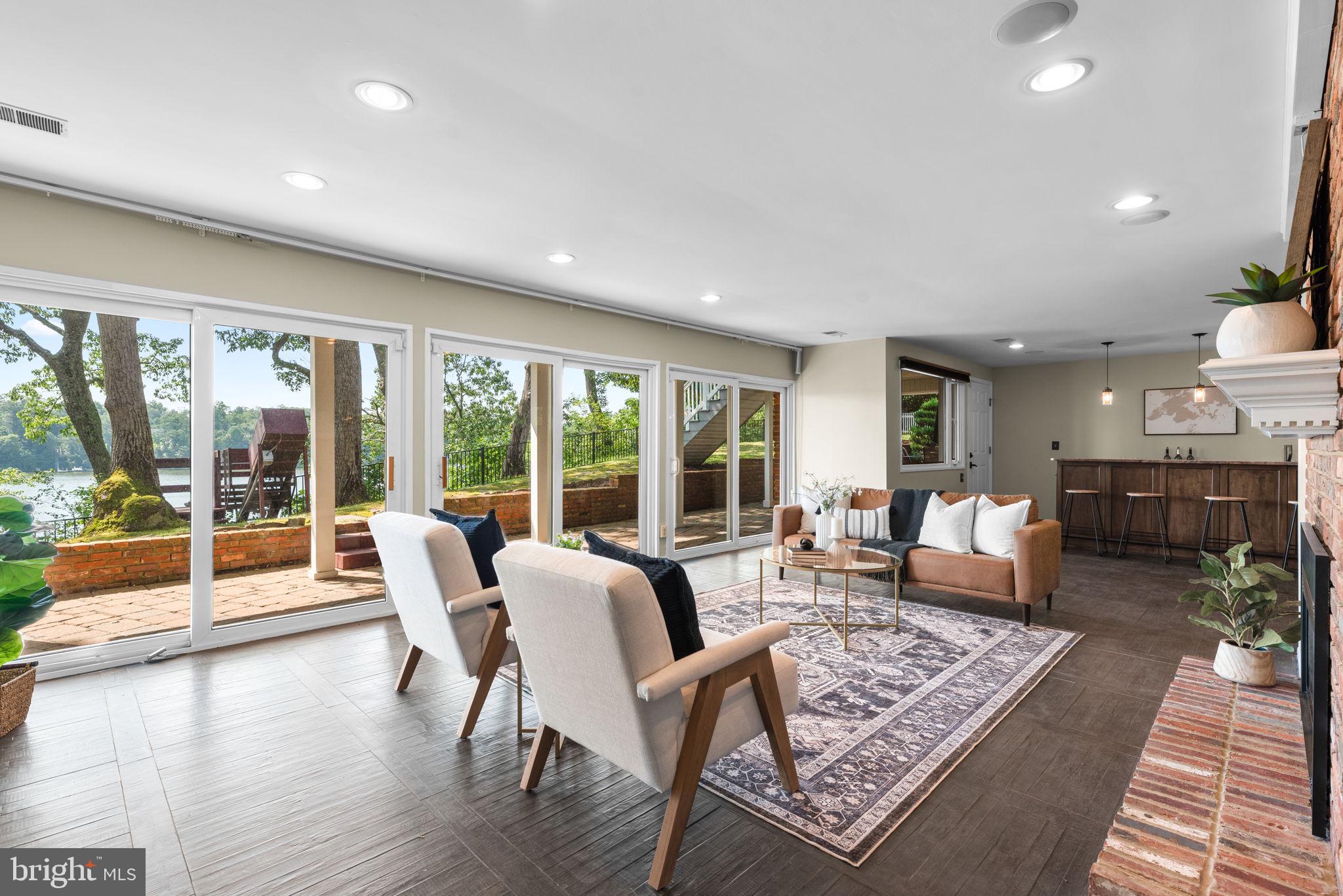 SOUTHWATER POINT - Residential