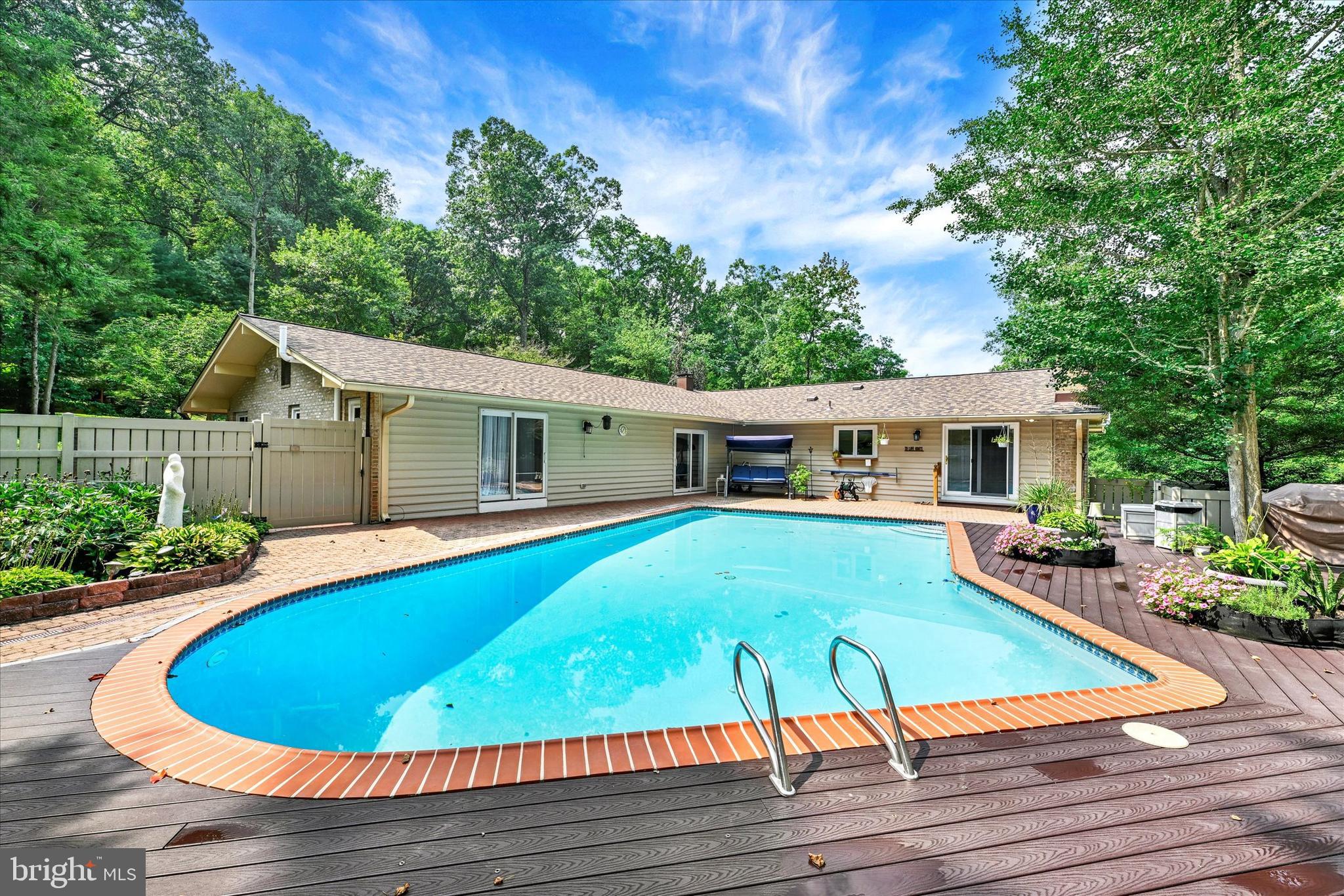 VELVET RIDGE - Residential