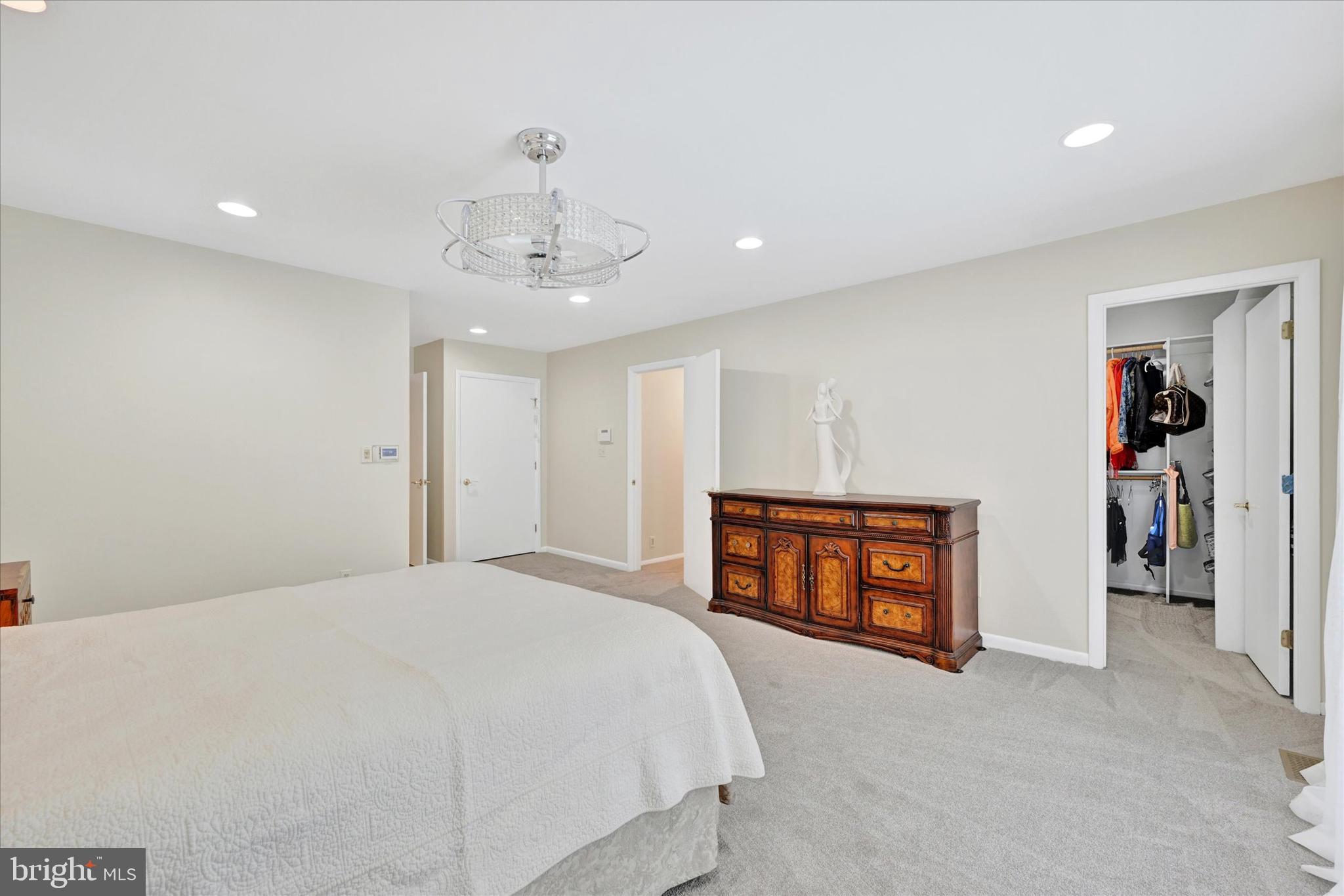 VELVET RIDGE - Residential