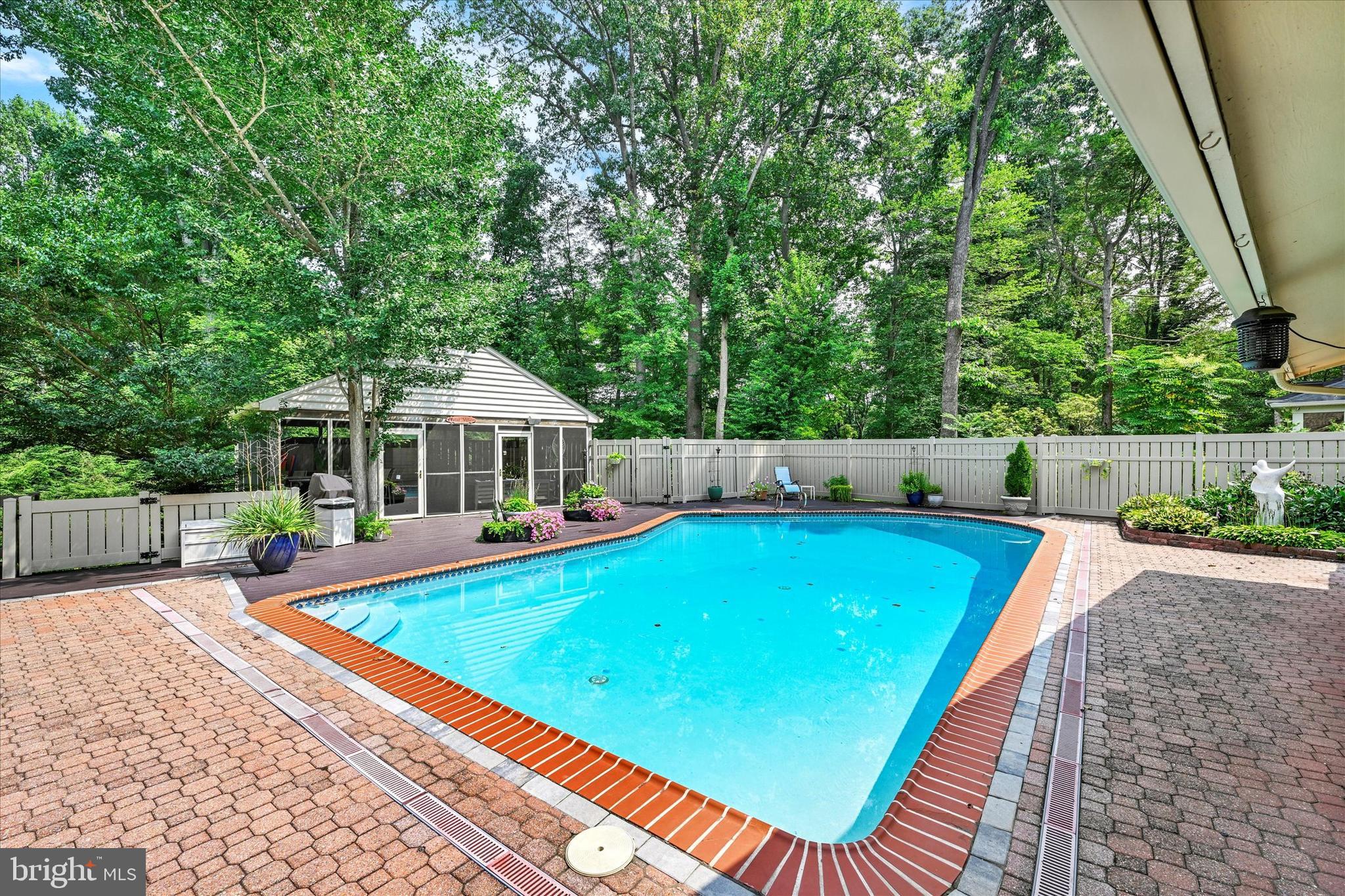 VELVET RIDGE - Residential