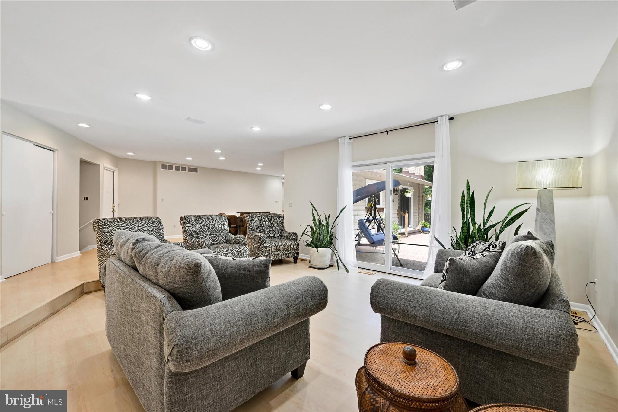 VELVET RIDGE - Residential