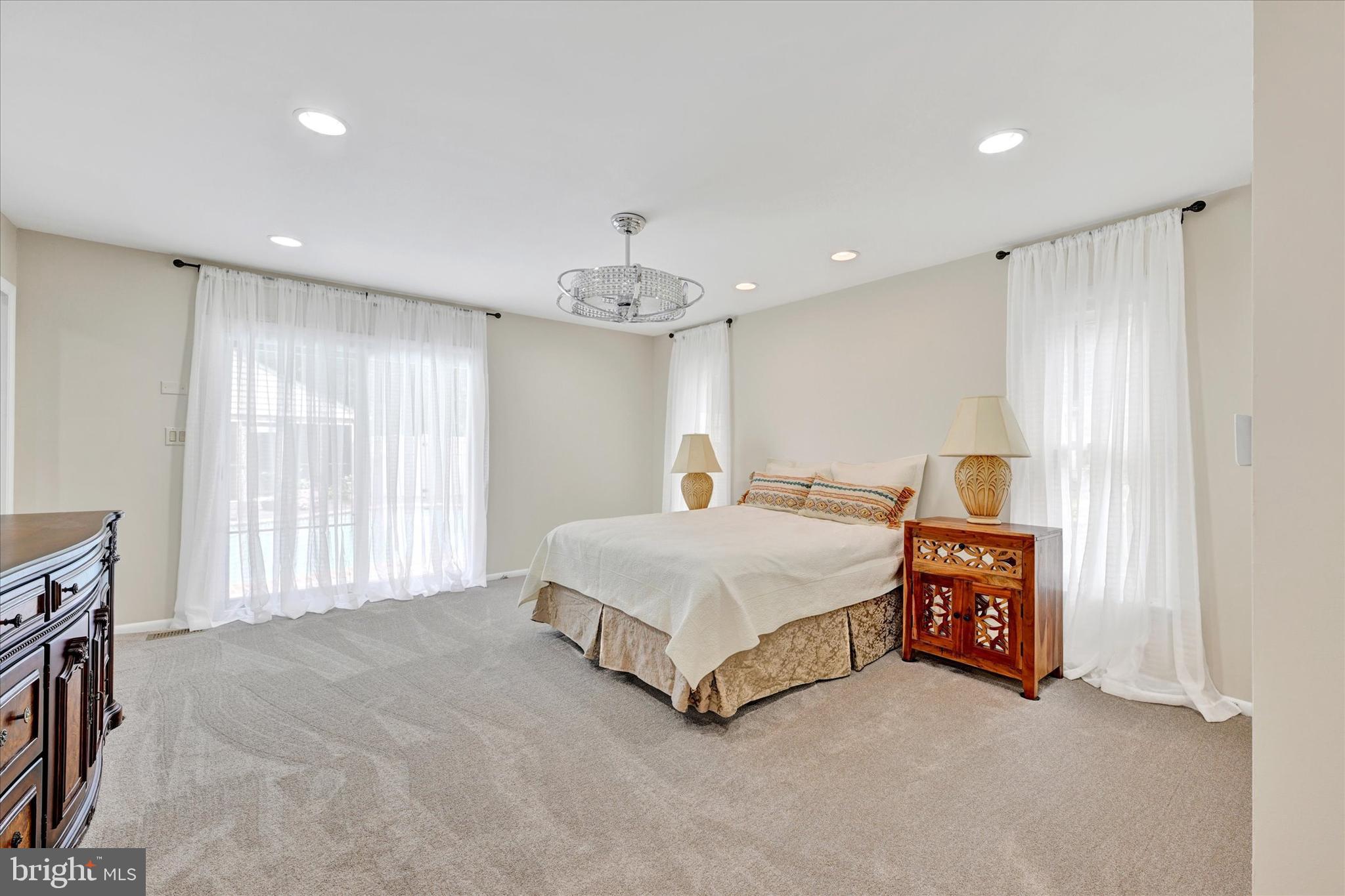 VELVET RIDGE - Residential