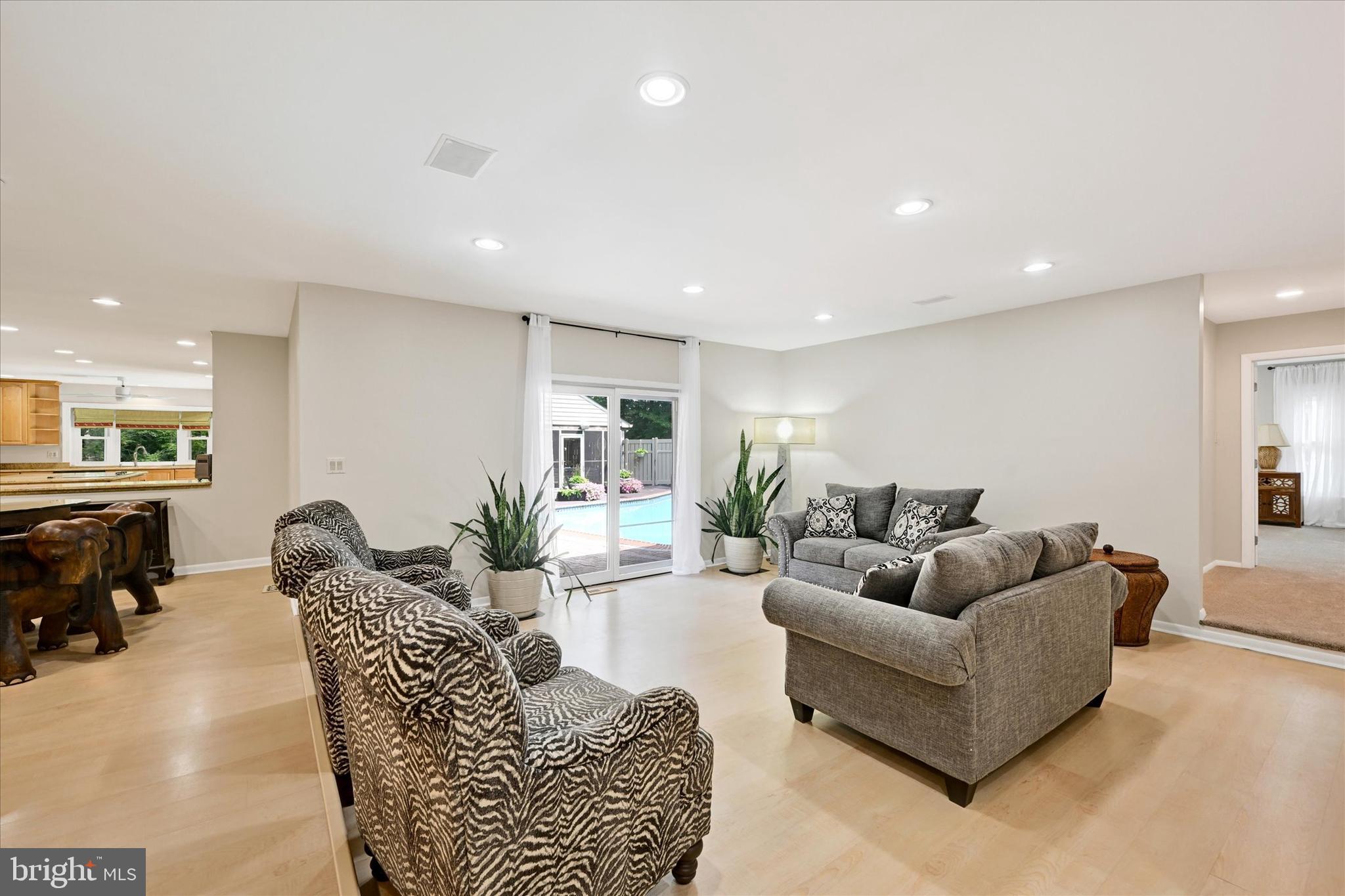 VELVET RIDGE - Residential