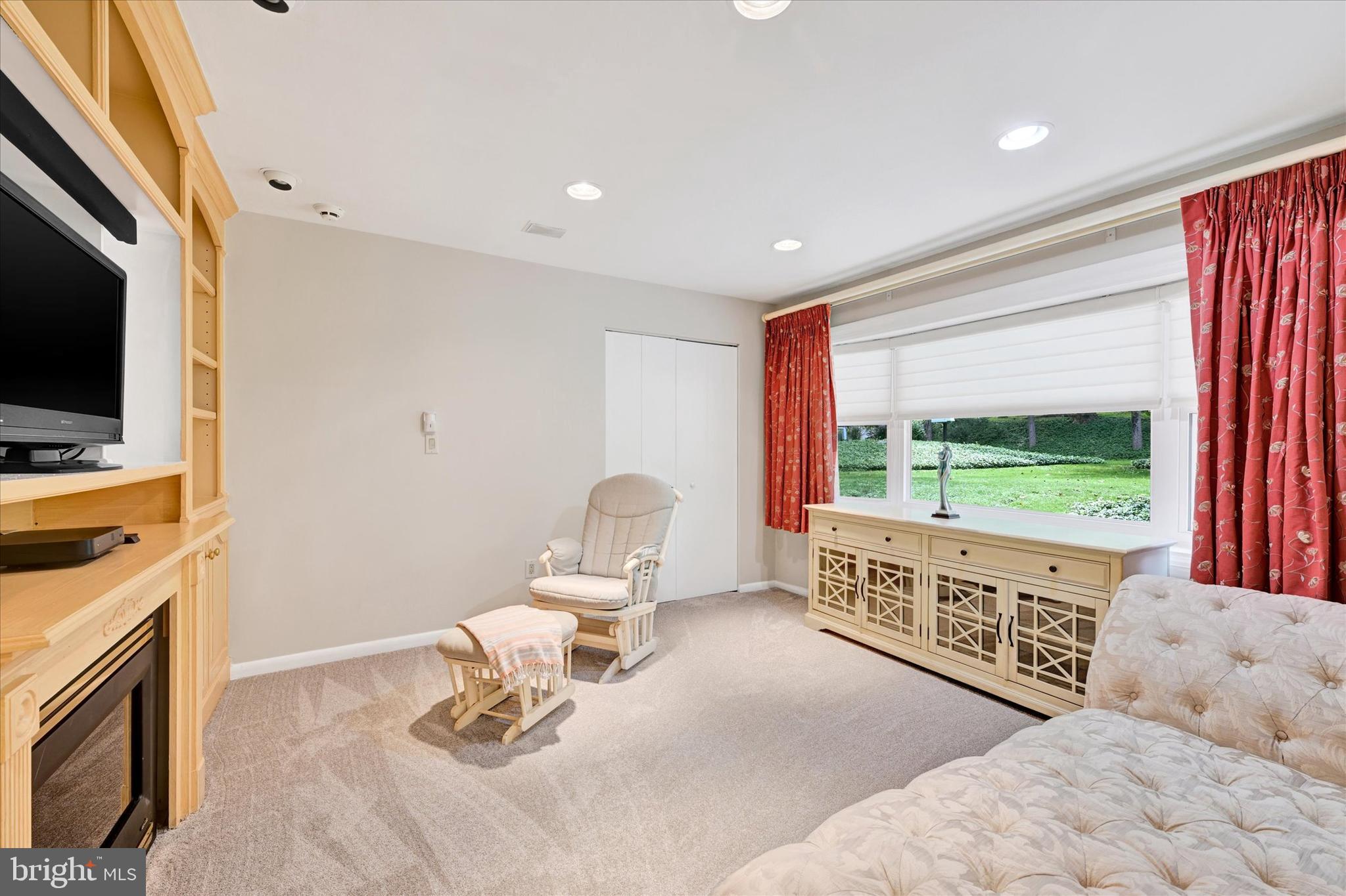 VELVET RIDGE - Residential