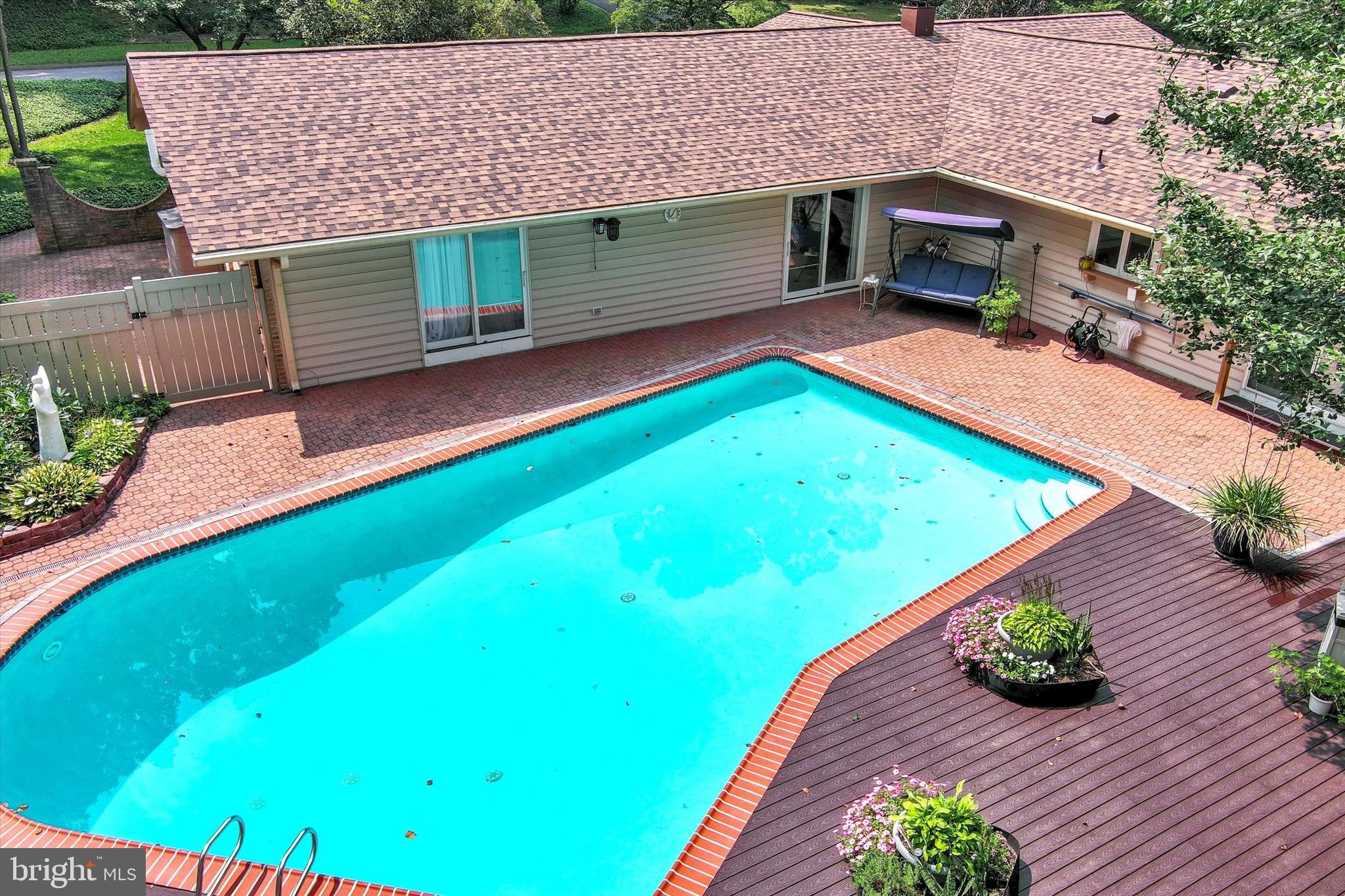 VELVET RIDGE - Residential