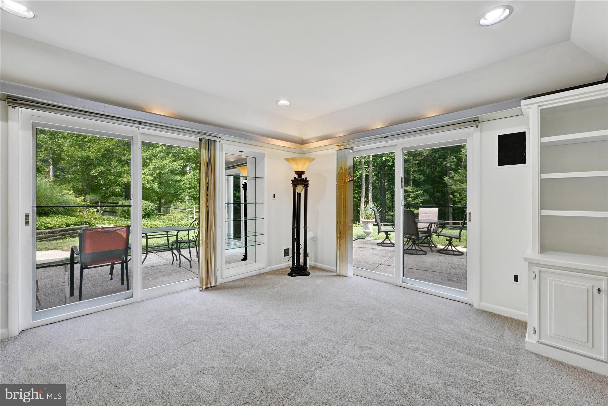 VELVET RIDGE - Residential