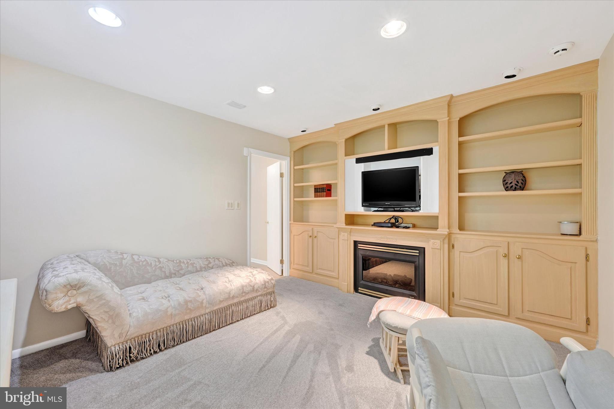 VELVET RIDGE - Residential