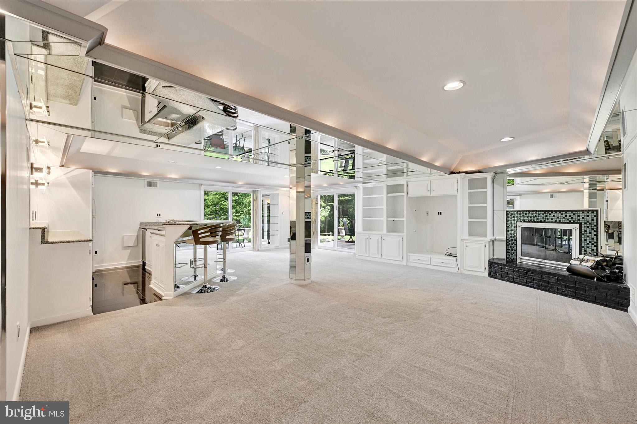 VELVET RIDGE - Residential