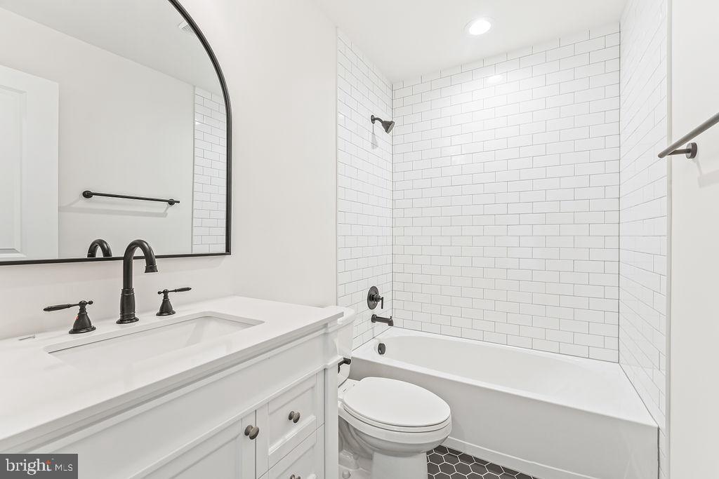 BLUE RIDGE SHORES - Residential