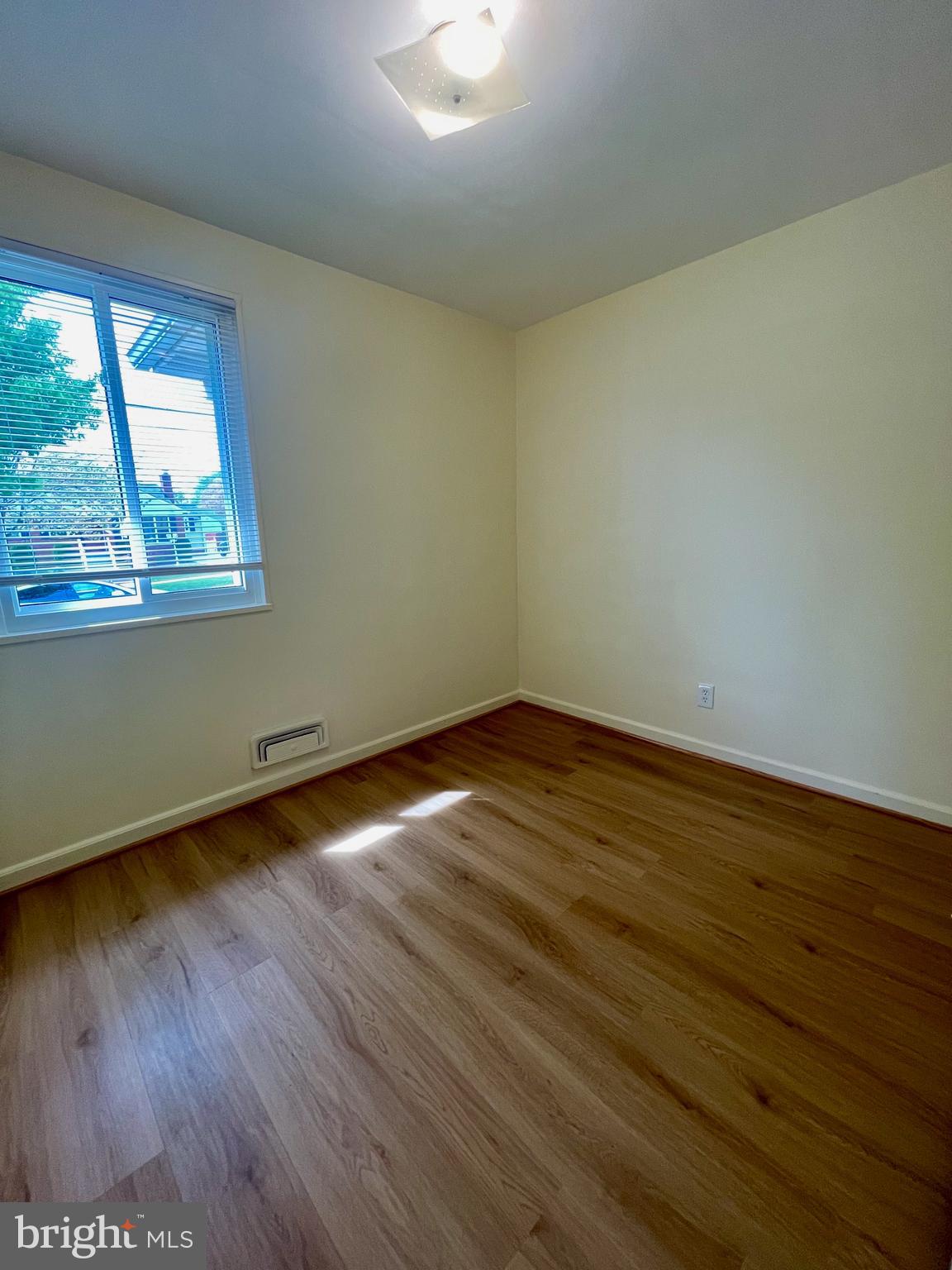 CONNECTICUT AVENUE ESTATES - Residential Lease