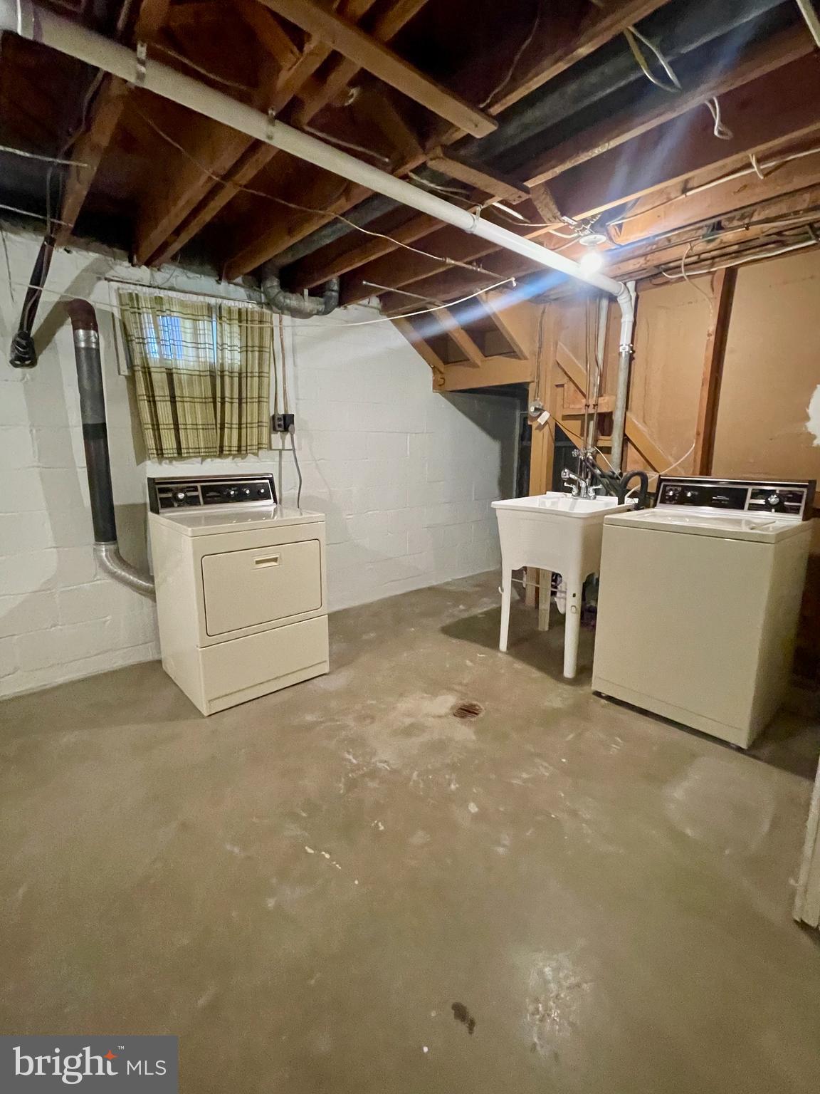 CONNECTICUT AVENUE ESTATES - Residential Lease