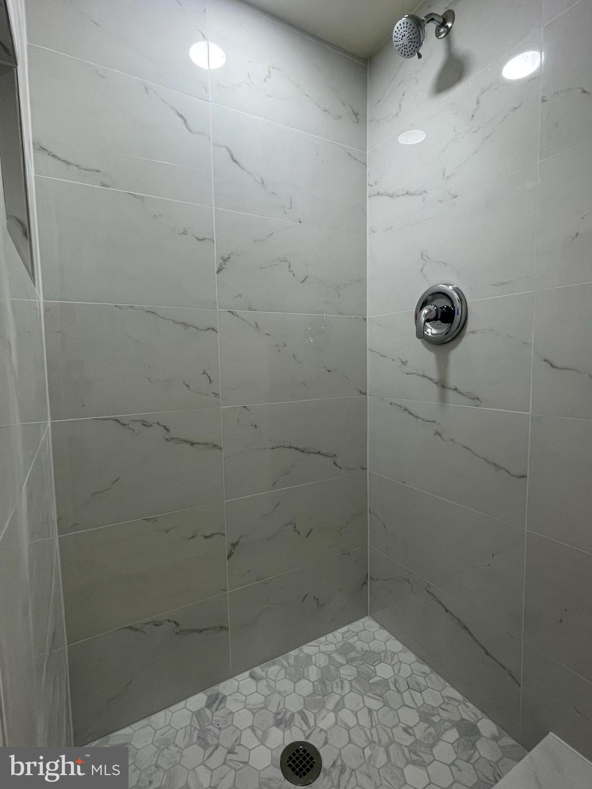 CONNECTICUT AVENUE ESTATES - Residential Lease