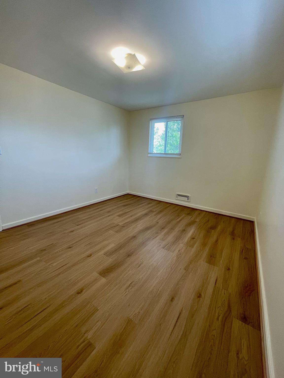 CONNECTICUT AVENUE ESTATES - Residential Lease