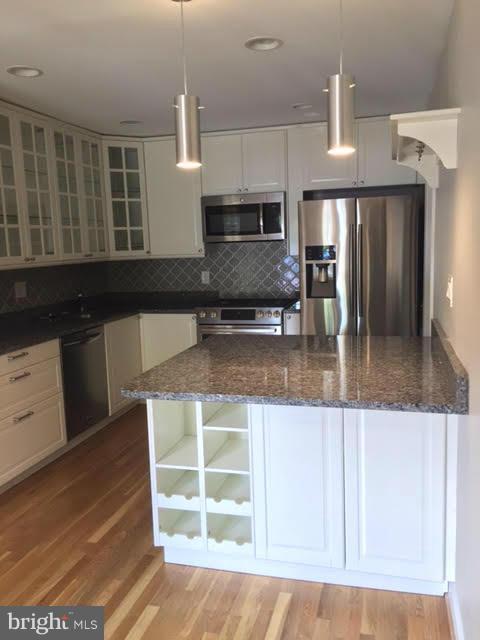 CARLYN PARK - Residential Lease